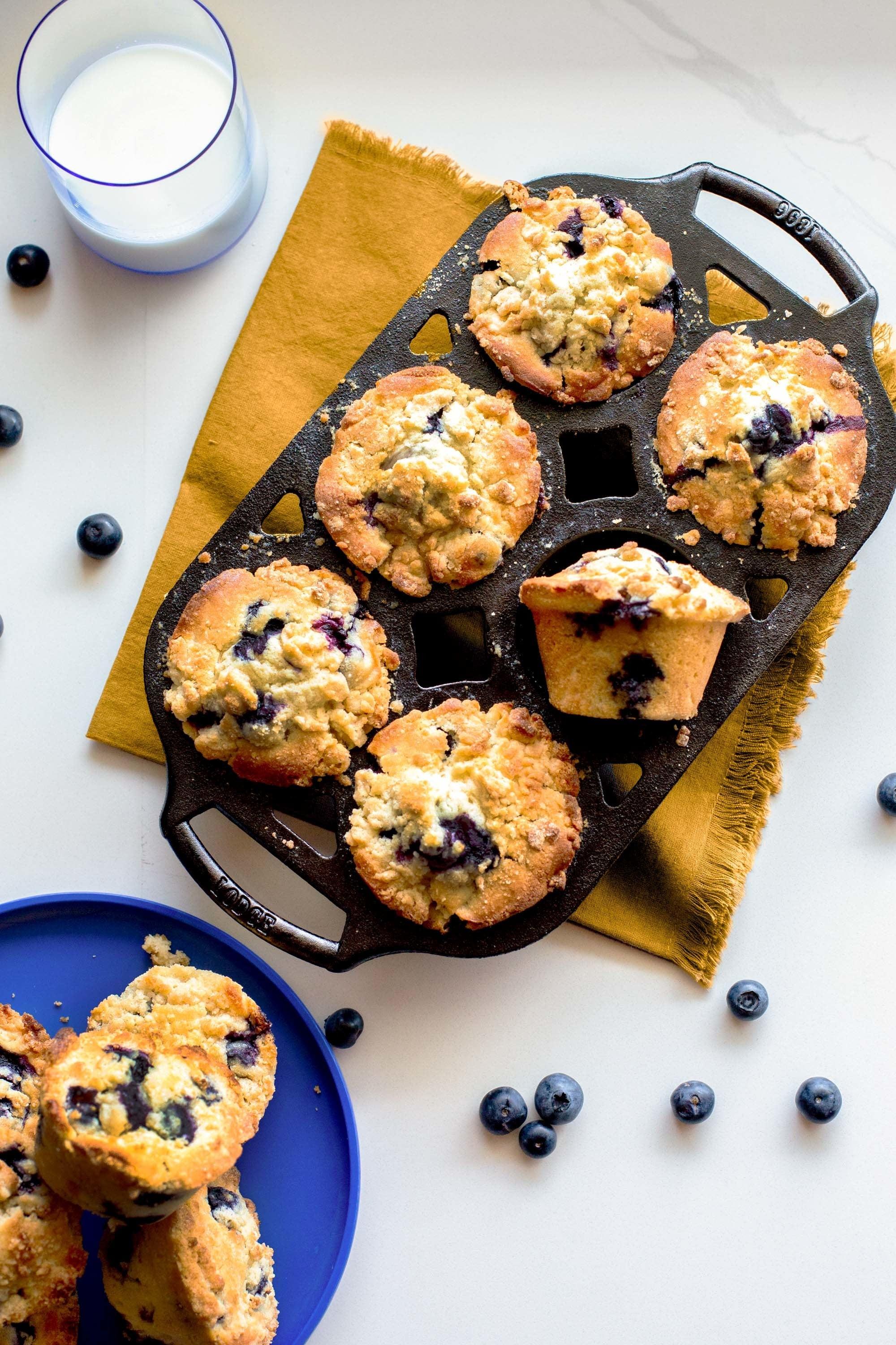 Lodge Gray Cast Iron 6-Cup Non-Stick Muffin Pan