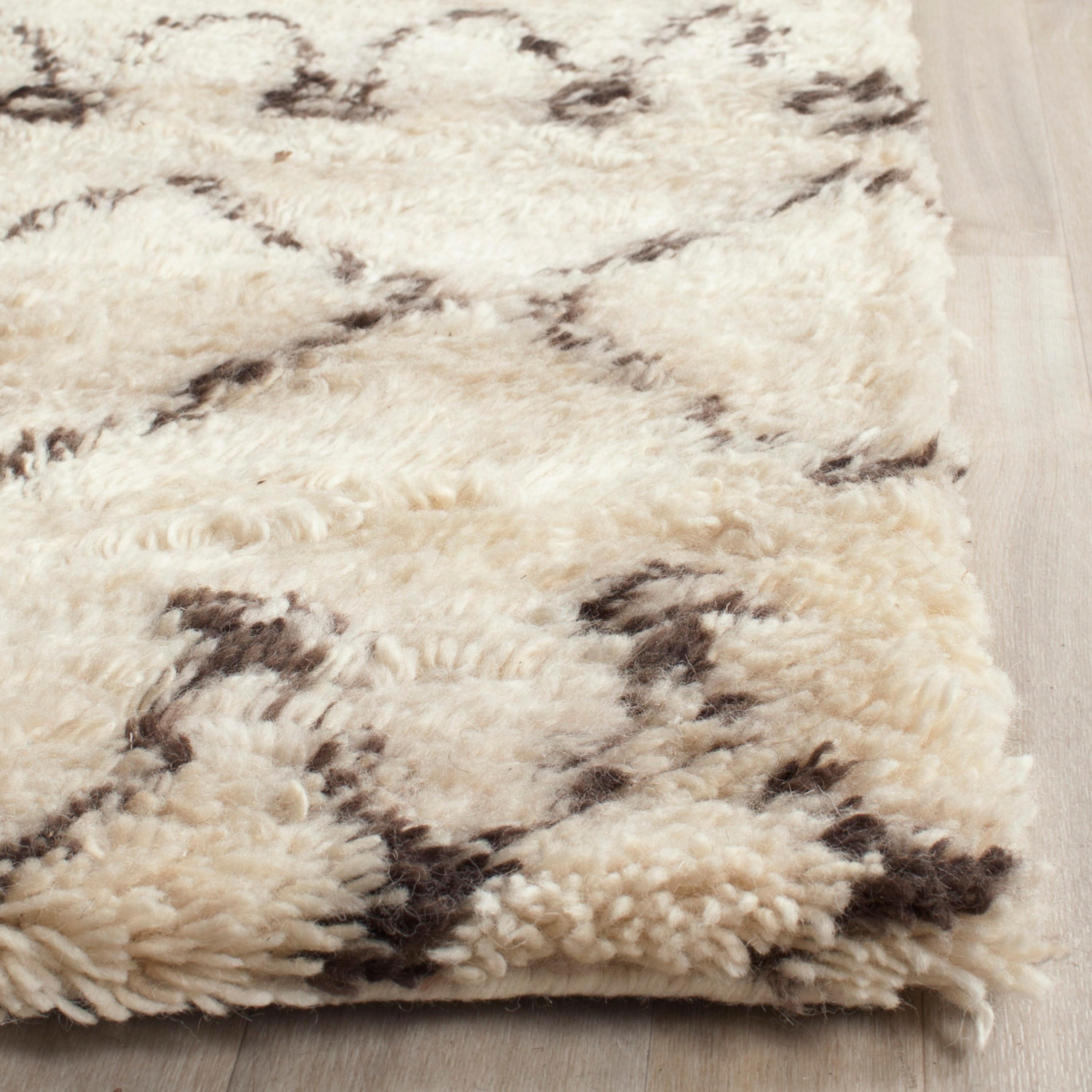 Safavieh CSB851 Casablanca Area Rug-Finish:Ivory/Black,Shape:Shape,Size:Size