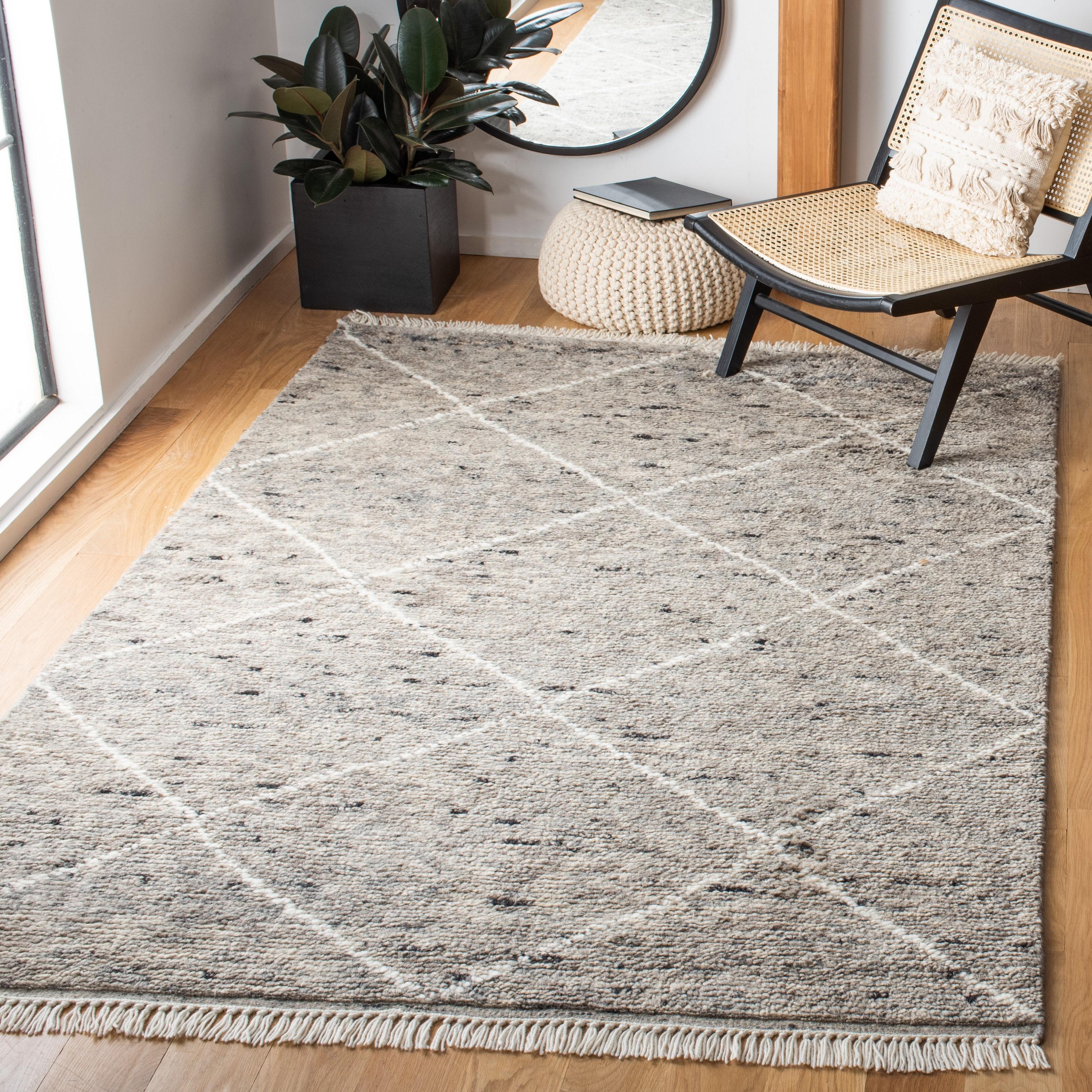 Casablanca CSB543 Hand Knotted Indoor Area Rug - Grey/Ivory - 5'x8' - Safavieh