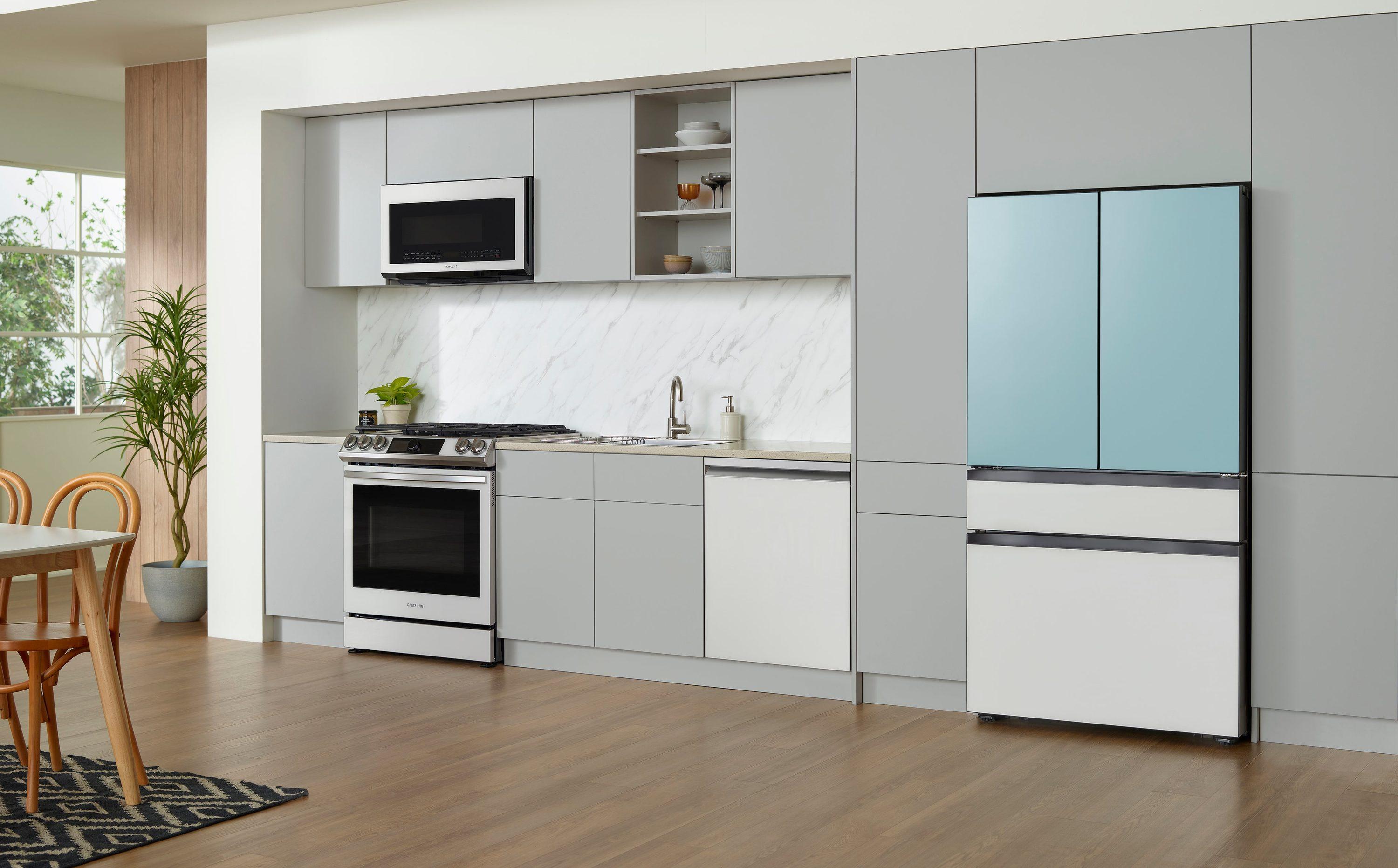 Bespoke 4-Door French Door Refrigerator (29 cu. ft.) with Beverage Center™ - Middle and Bottom Panels