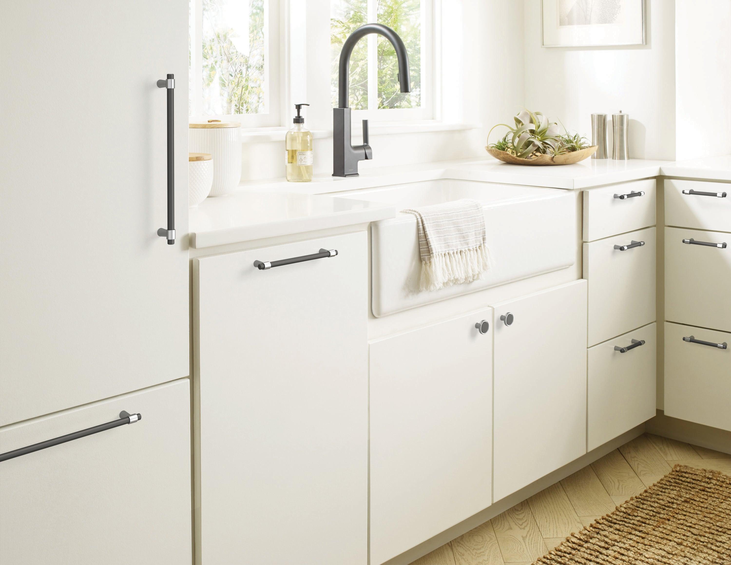 Mergence 8 13/16" Center To Center Bar Pull