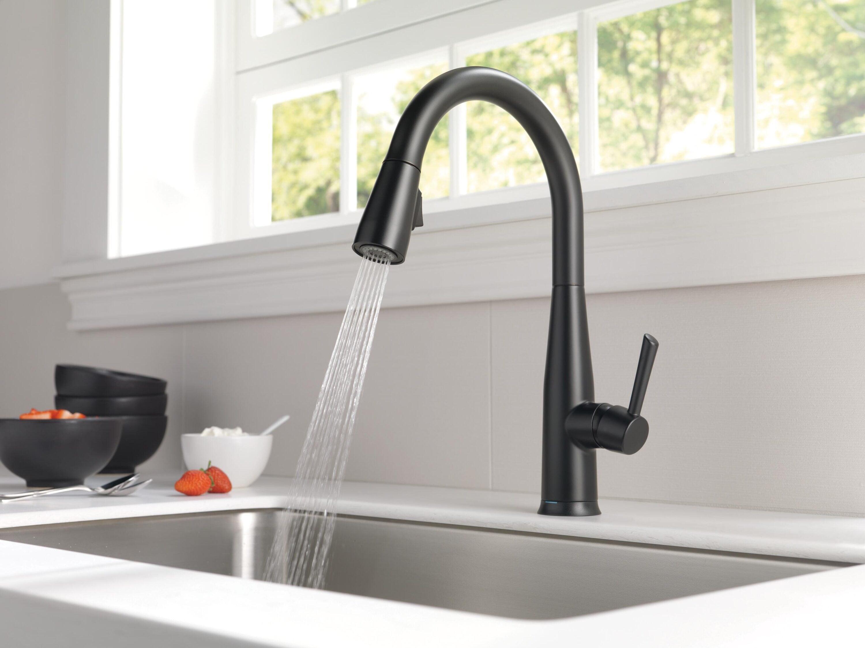 Essa Pull Down Single Handle Kitchen Faucet with MagnaTite Docking and Touch2O Technology