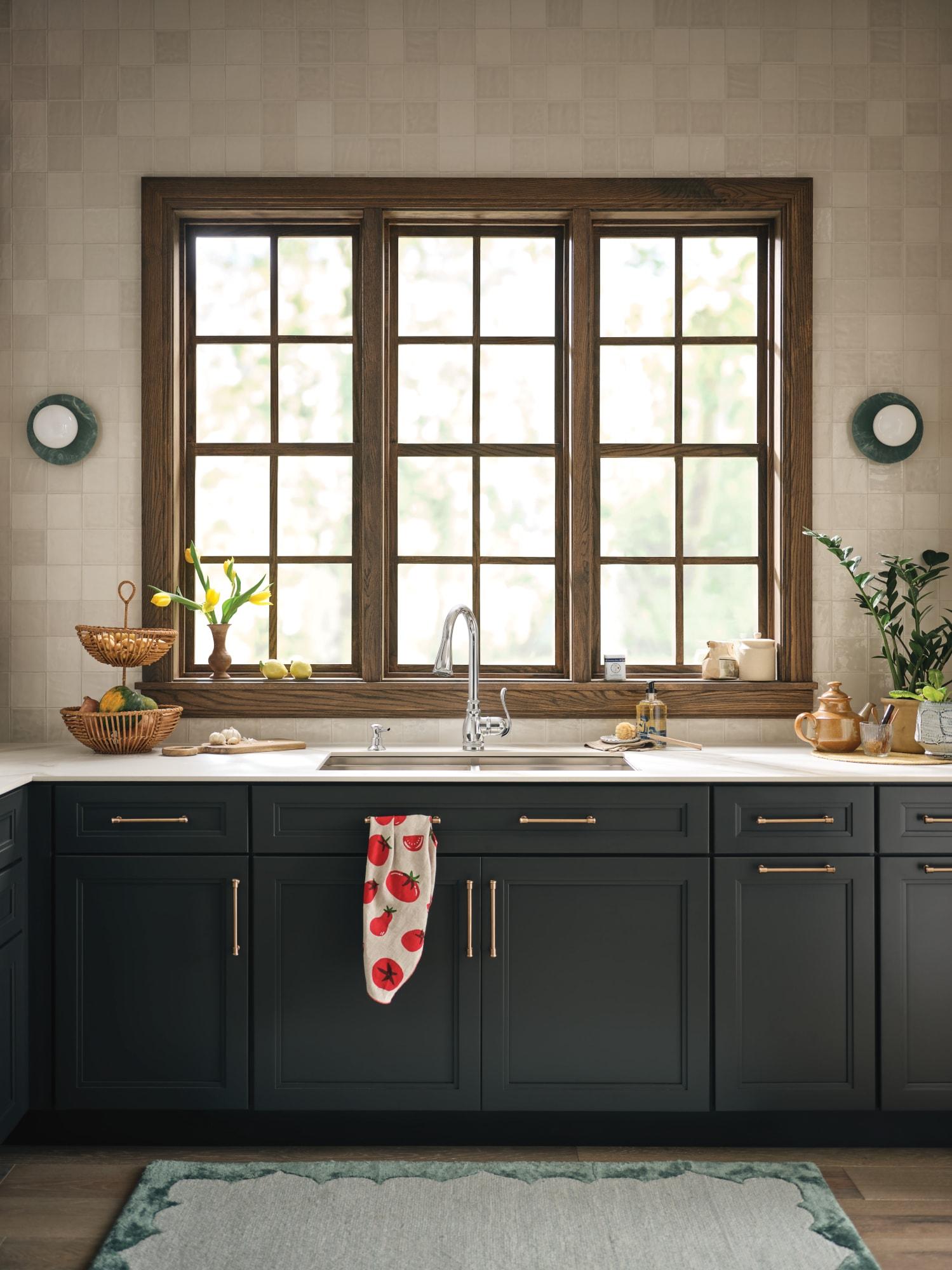 Moen Anabelle Chrome Single Handle Deck-mount Pull-down Kitchen Faucet with Sprayer ( Deck Plate Included ) (Soap Dispenser Included)