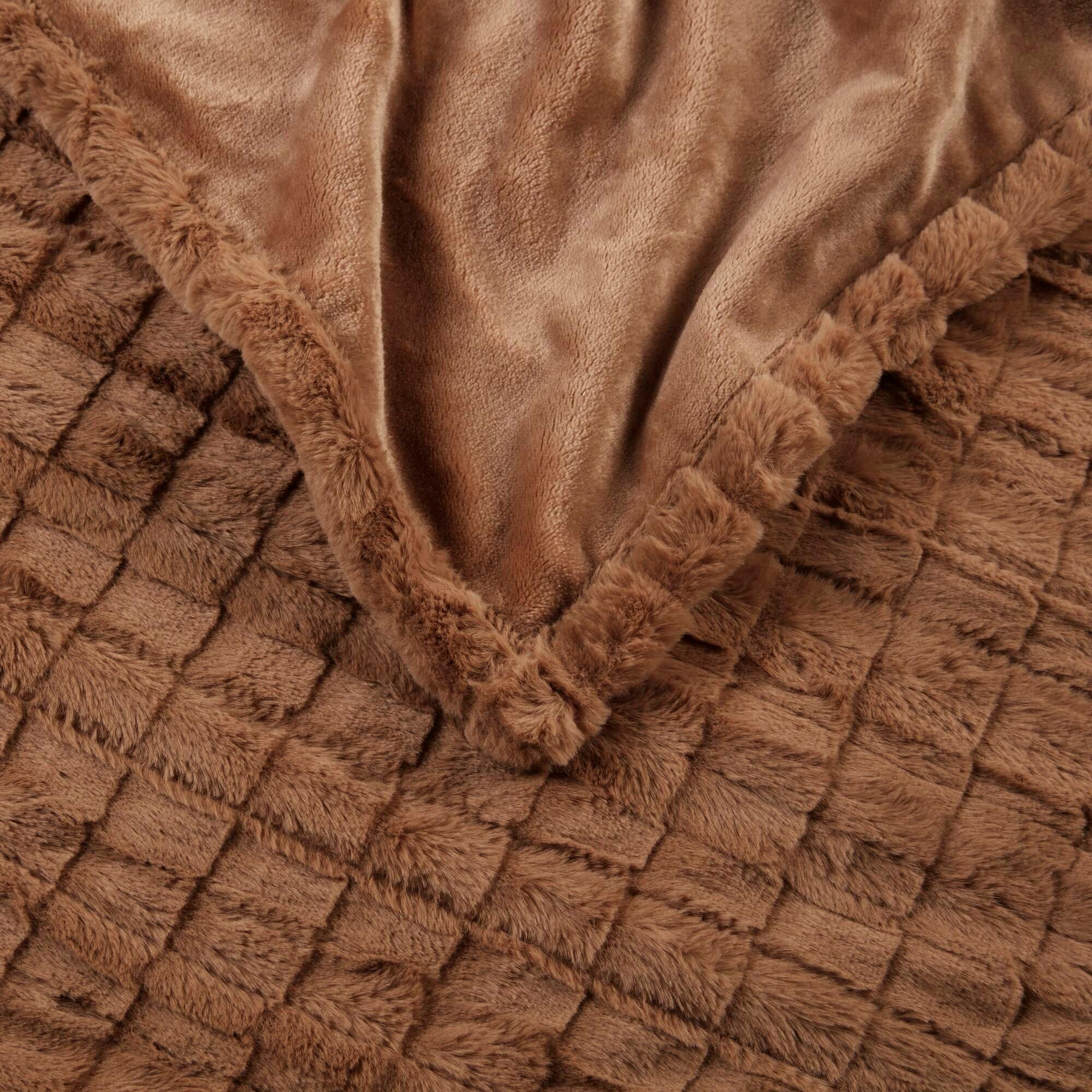 Beautyrest Beautyrest Zuri Oversized Heated Faux Fur Throw