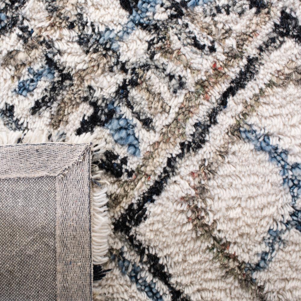 SAFAVIEH Casablanca Jake Geometric Moroccan Wool Shag Area Rug, Black/Ivory, 4' x 6'