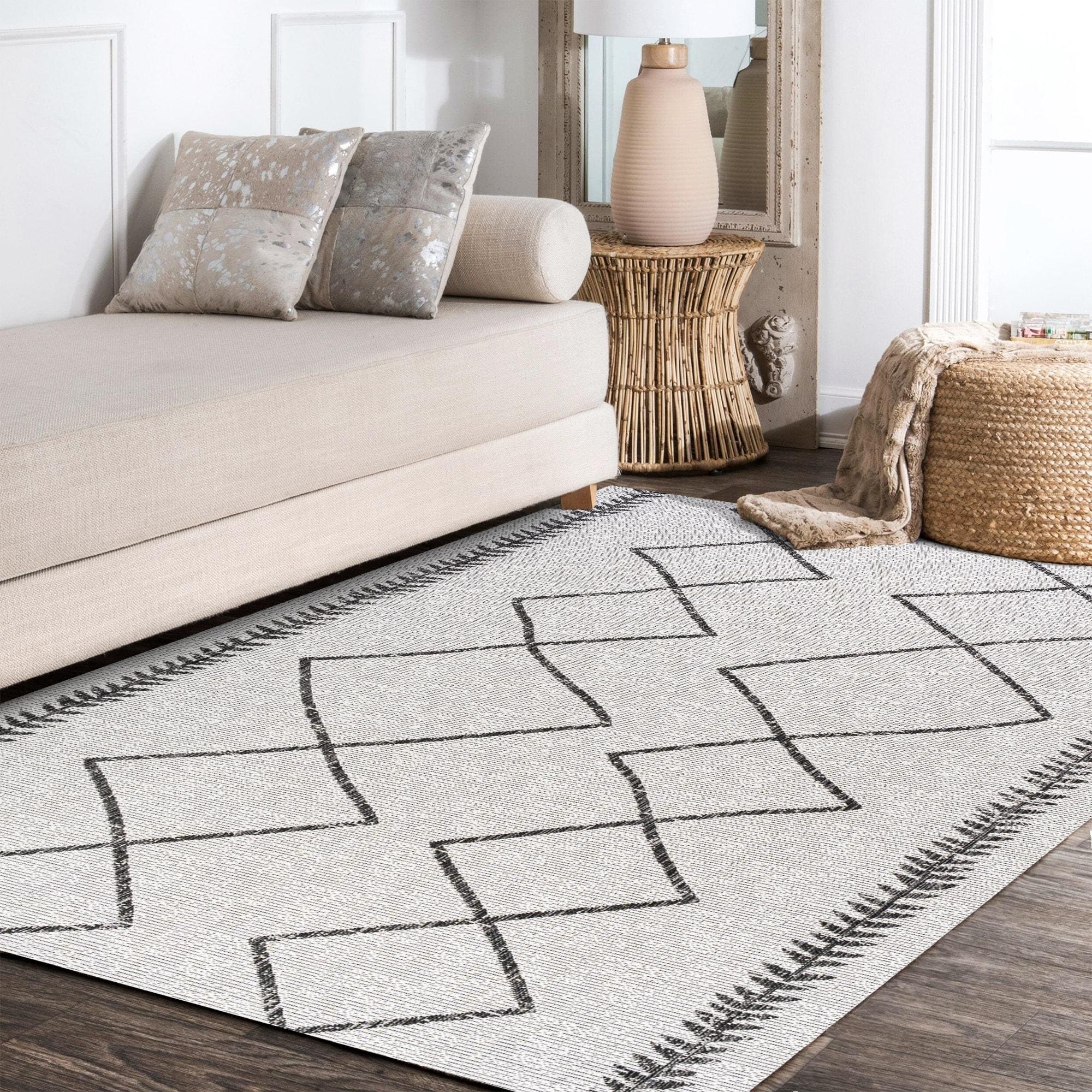 3'x5' Derya  Diamond Trellis Indoor/Outdoor Area Rug, Ivory/Black - JONATHAN Y