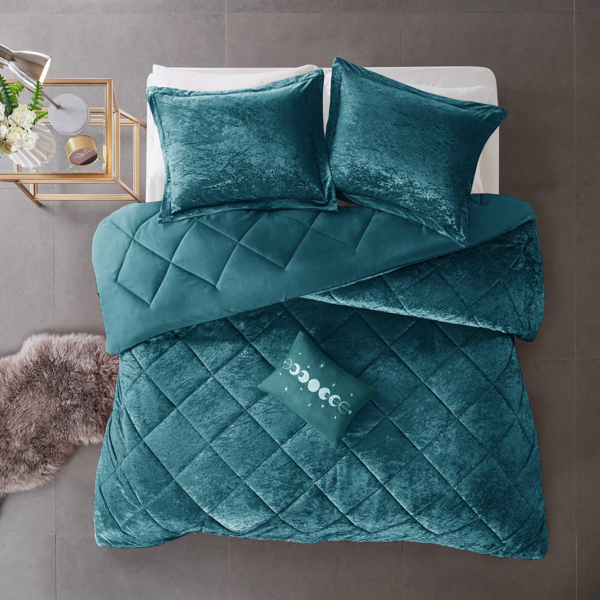 Intelligent Design King/Cal King Size Comforter Sets, 4-Piece Velvet Bedding Set for All Seasons, Teal Comforter Bed Set with Decor Pillow