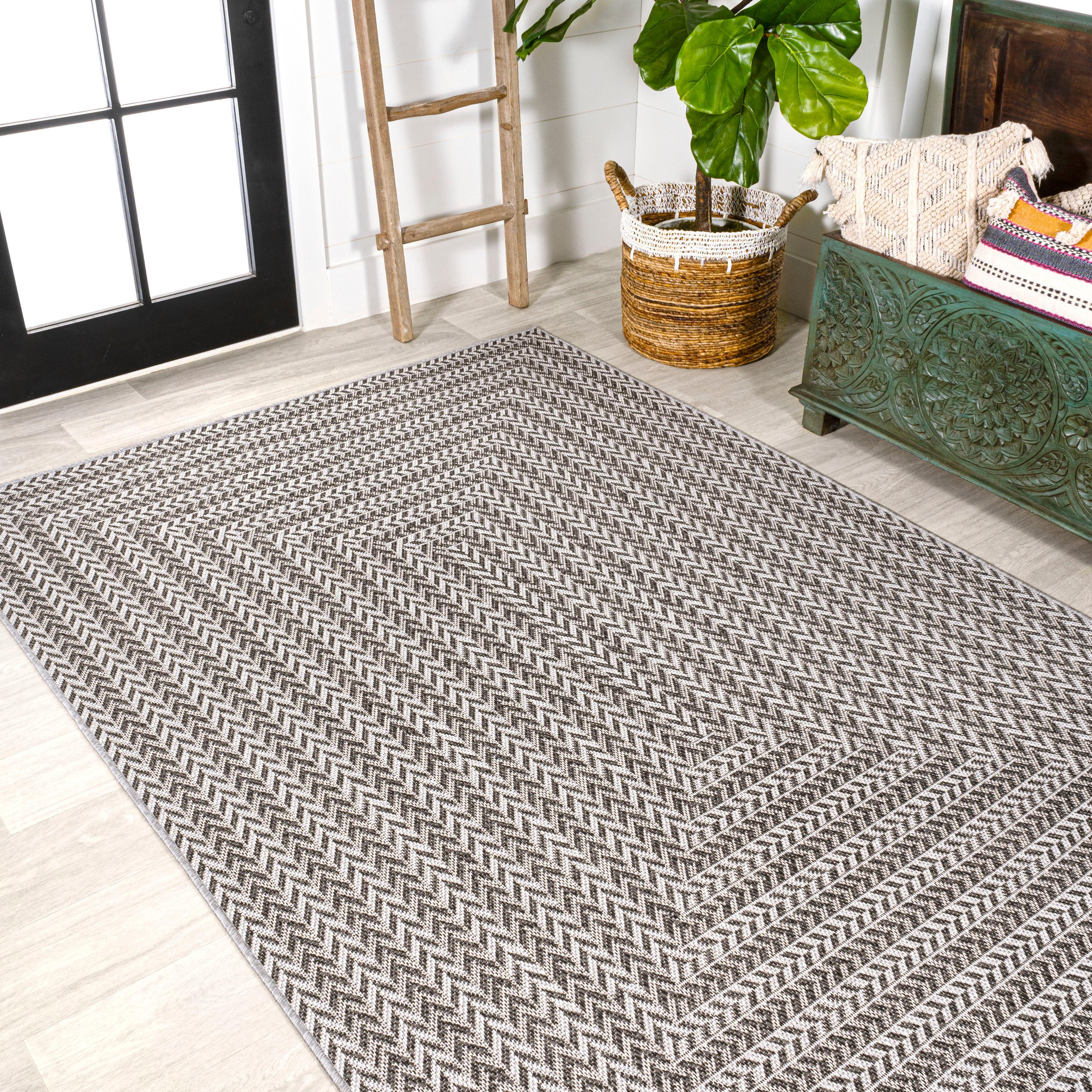5' x 8' Chevron Modern Concentric Squares Indoor/Outdoor Area Rug, Black/Light Gray - JONATHAN Y