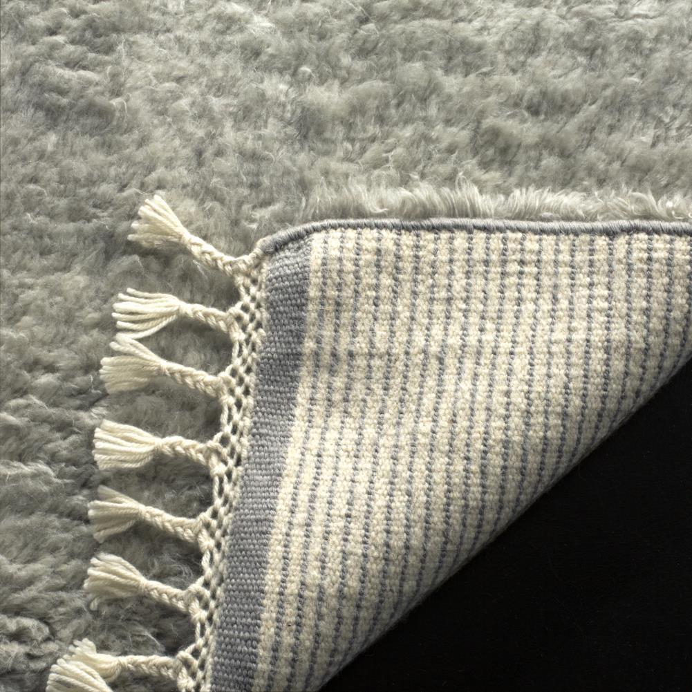 SAFAVIEH Casablanca Cennetig Solid Plush Wool Area Rug, Grey, 4' x 6'