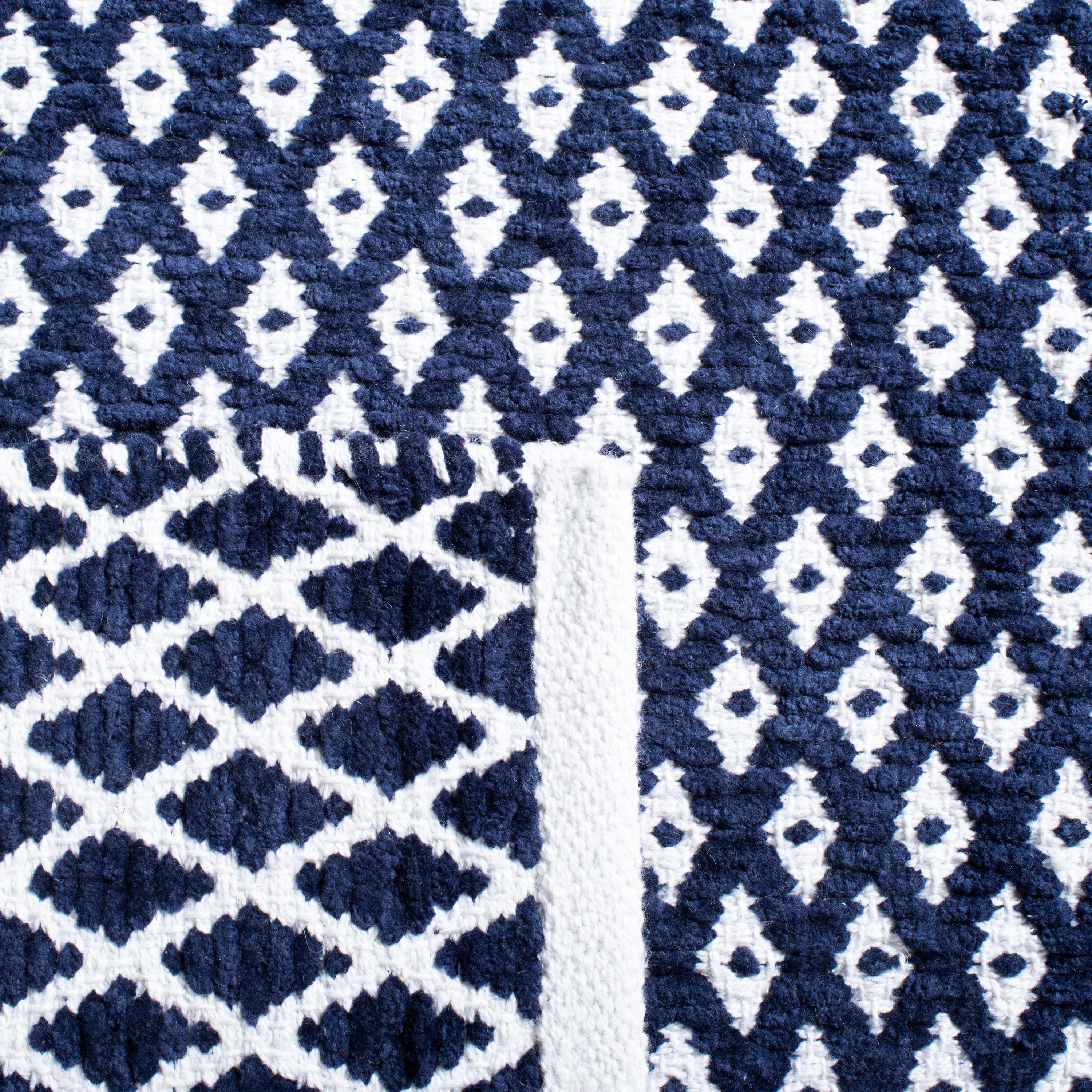 Boston BOS685 Power Loomed Area Rug - Navy - 5'x8' - Safavieh.