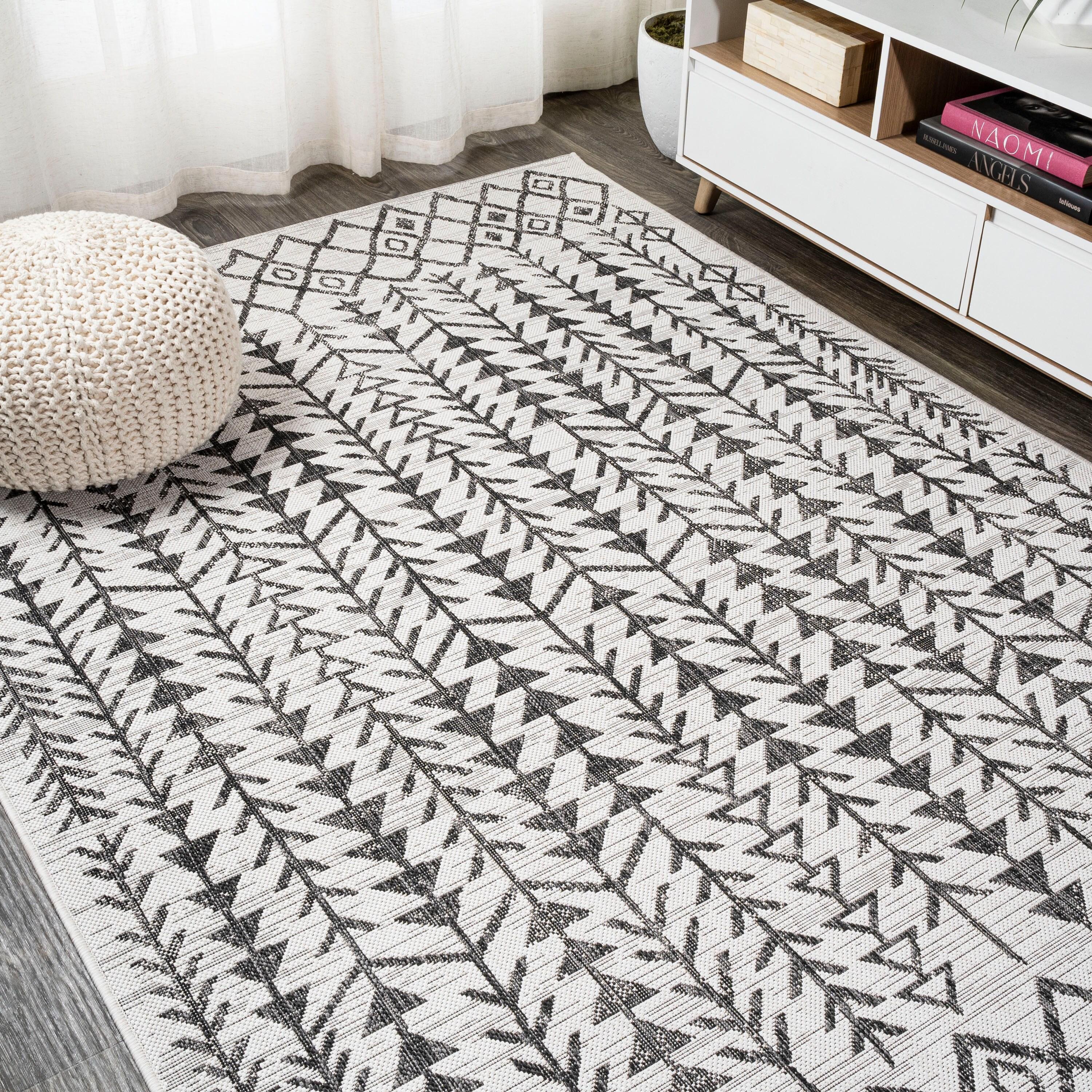 4'x6' Tokay Bohemian Geometric Indoor/Outdoor Area Rug, Ivory/Black - JONATHAN Y