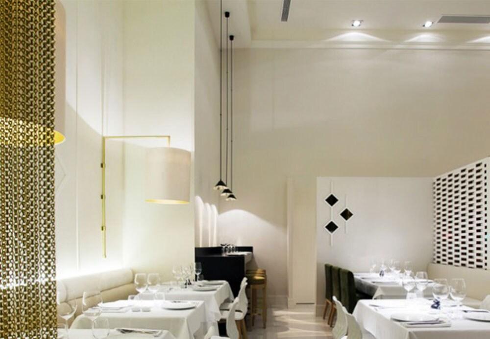 Orac Decor 1.19'' H x 78.75'' W x 6.5'' D Plastic Crown (Set of 16)