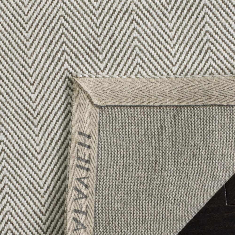 Marbella MRB721 Hand Loomed Indoor Area Rug - Silver - 5'x8' - Safavieh