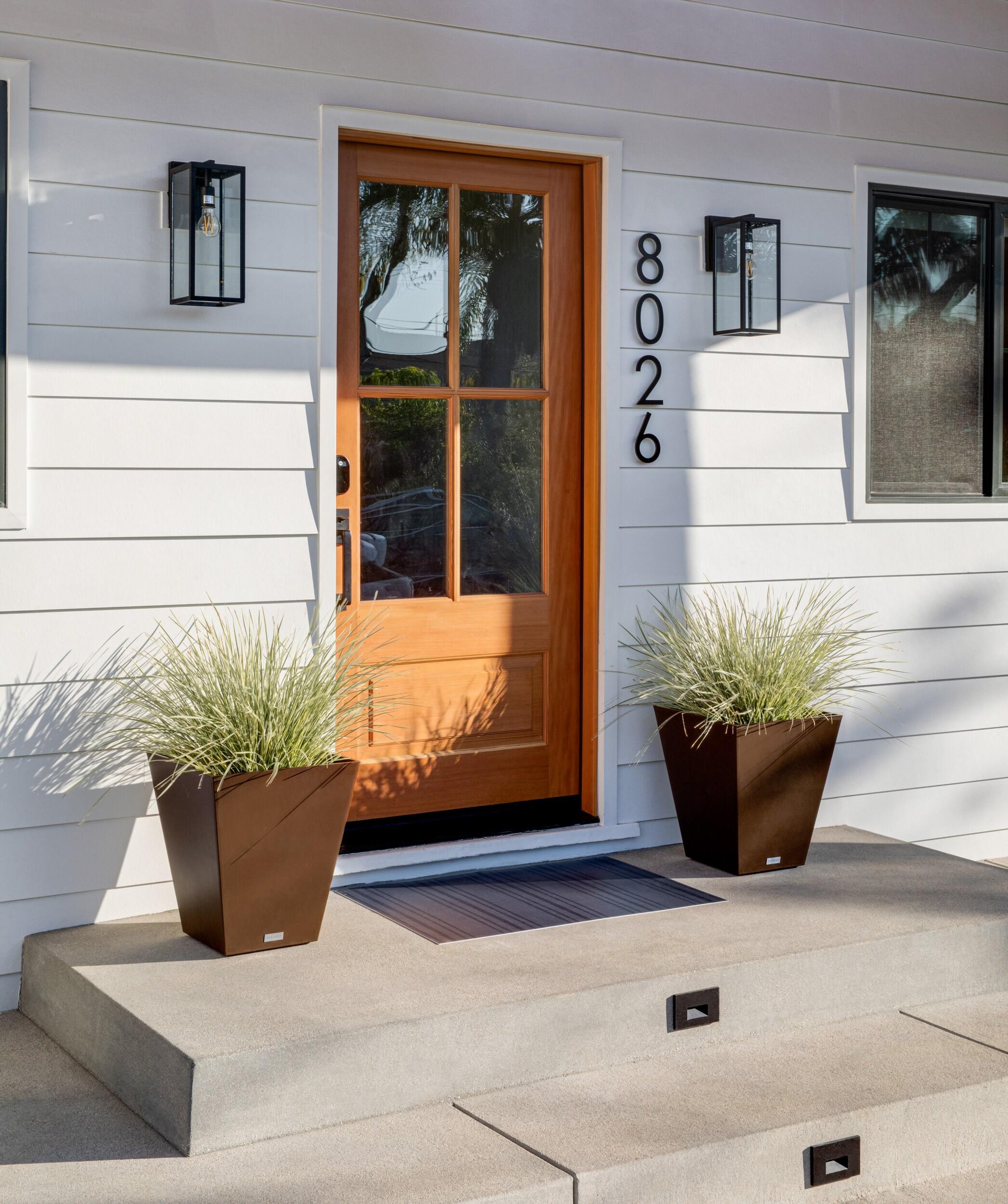 Veradek Pure Series Nobleton 22" Planter (Espresso, 22 inch)