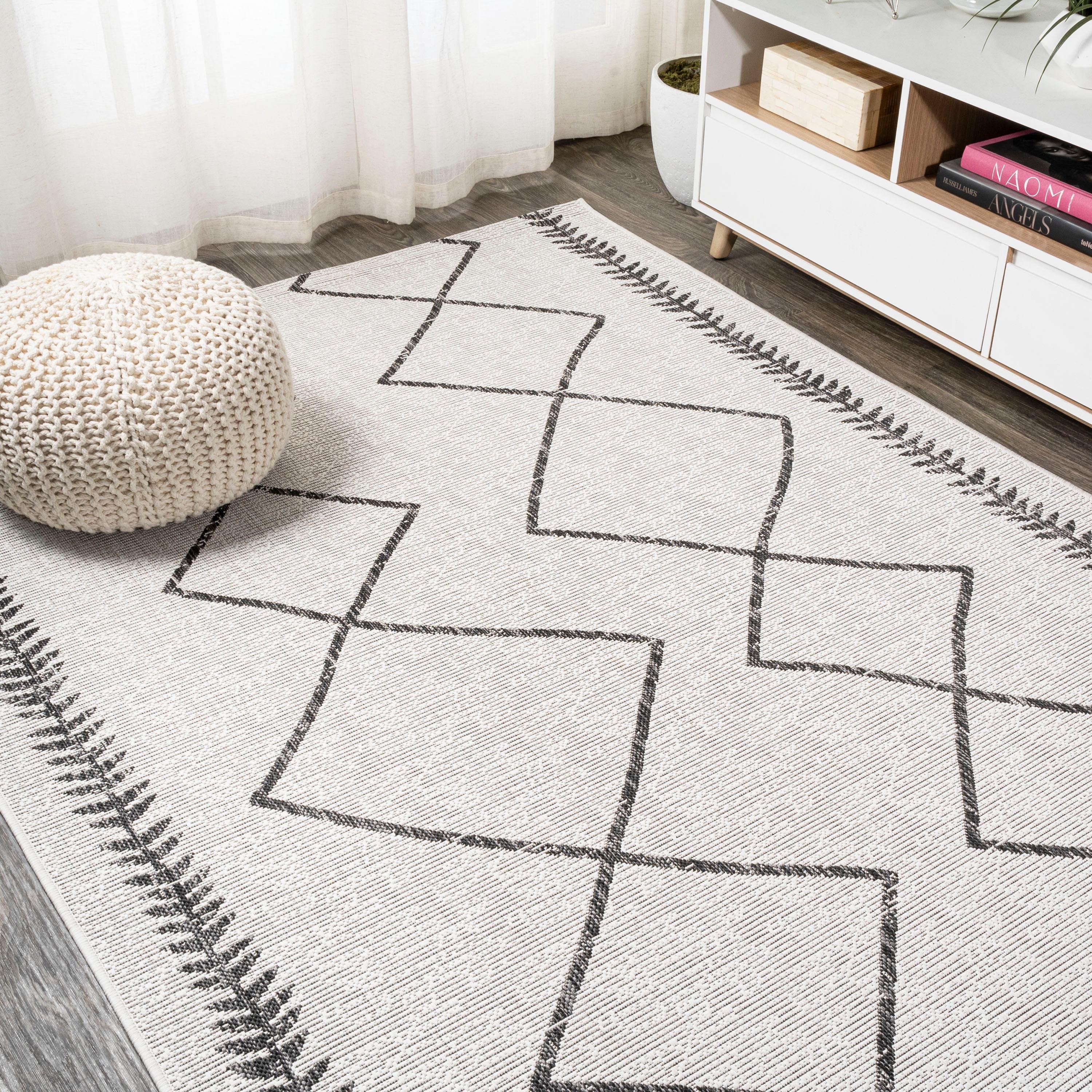 3'x5' Derya  Diamond Trellis Indoor/Outdoor Area Rug, Ivory/Black - JONATHAN Y