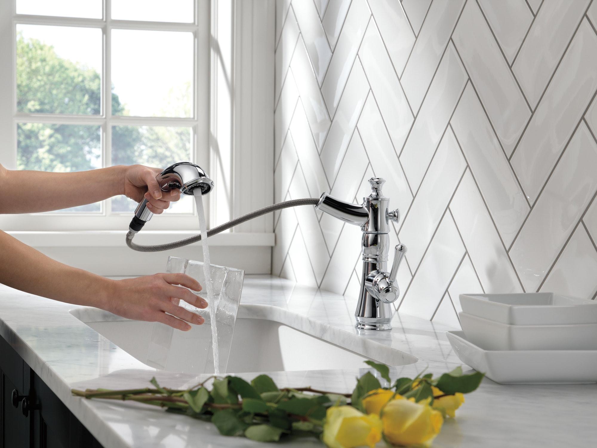 Cassidy Pull Out Sprayer Kitchen Sink Faucet, Single Handle Kitchen Faucet