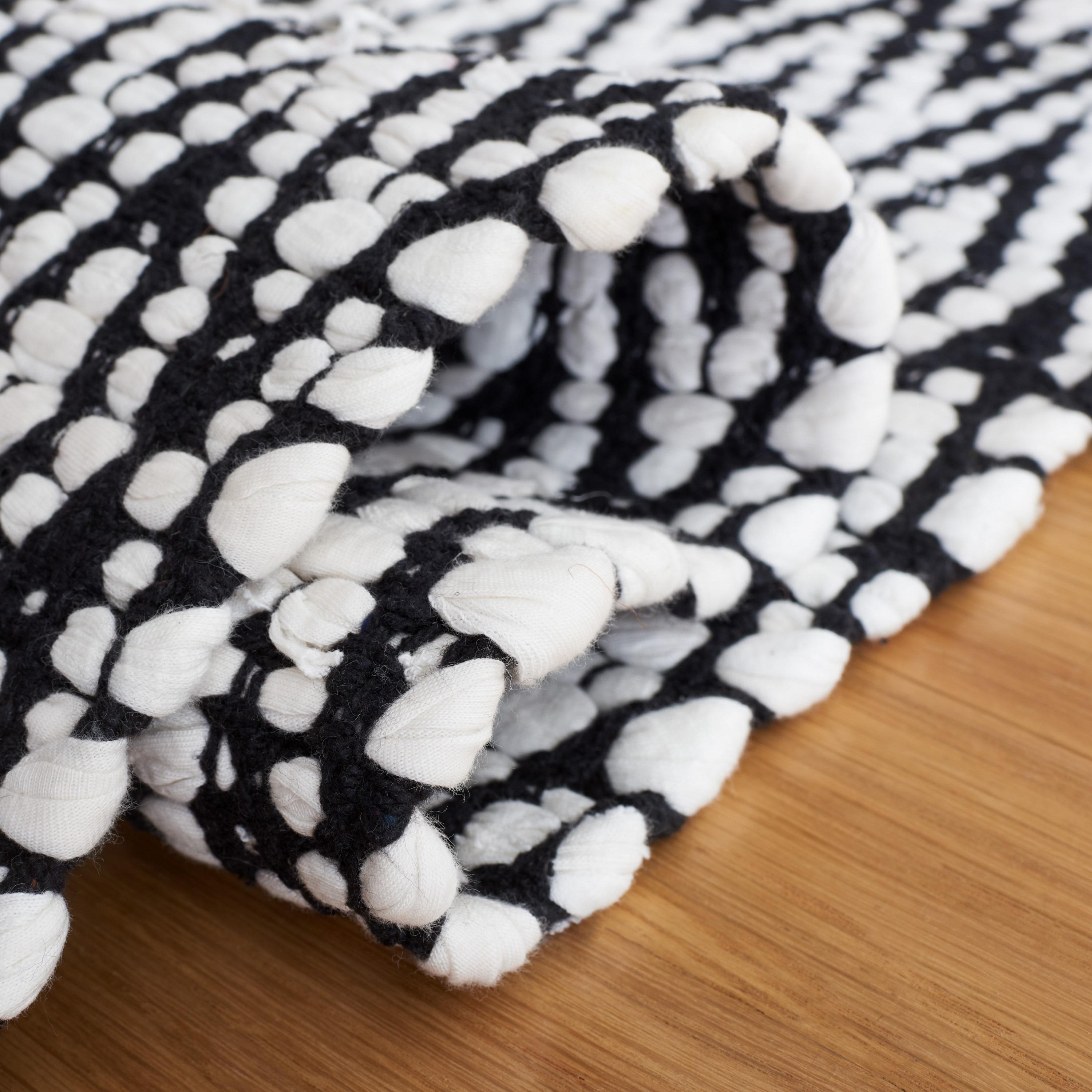 Montauk MTK621 Hand Woven Indoor Accent Rug - Ivory/Black - 4'x6' - Safavieh