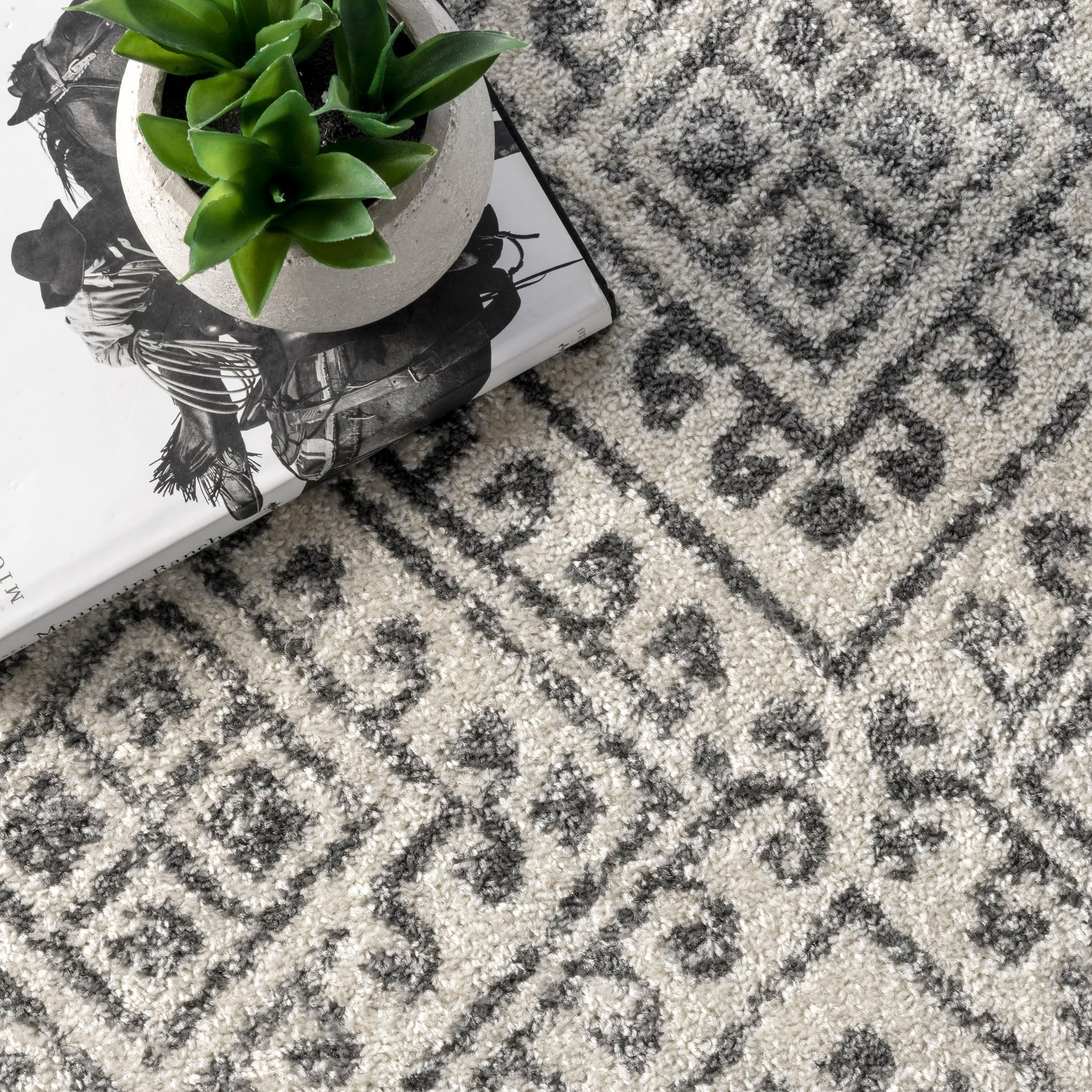 Nuloom Camila Geometric 7x9 Indoor Area Rug for Living Room Bedroom Dining Room Kitchen, Off White/Ivory