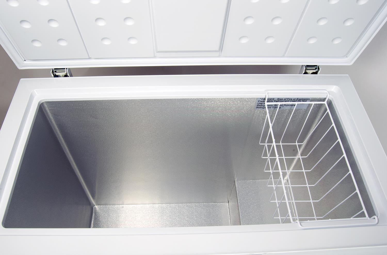 Koolatron Large Chest Freezer, 7.0 cu ft (195L),Manual Defrost Deep Freeze, Storage Basket, Space-Saving Flat Back, Stay-Open Lid, Front-Access Drain, White