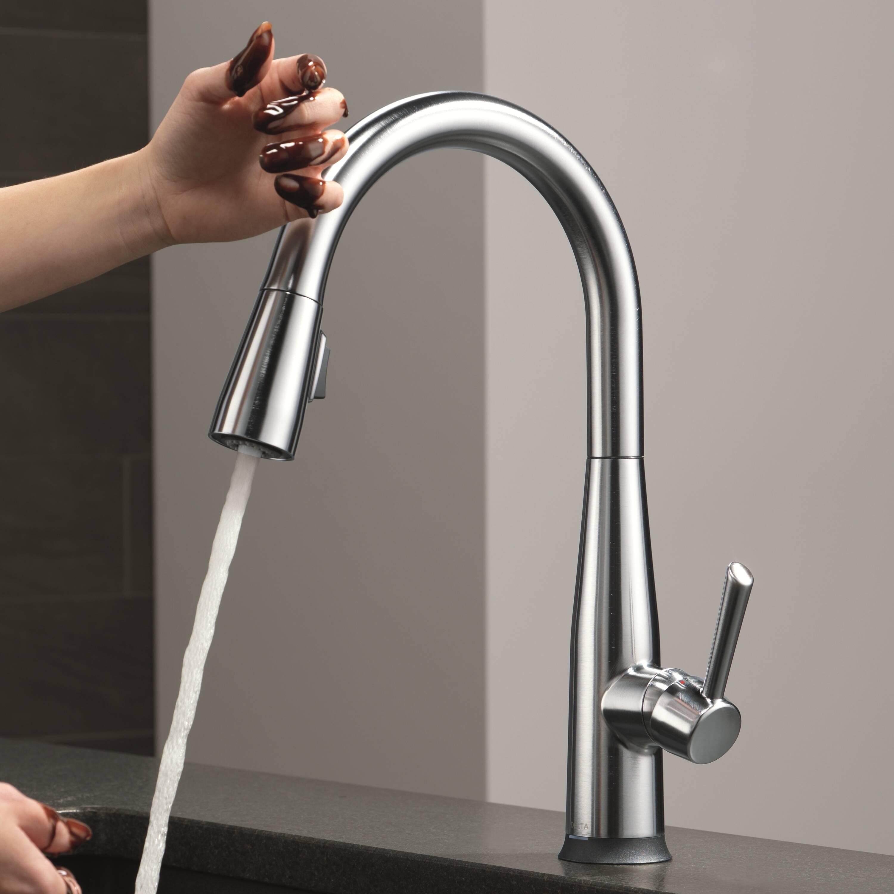 Essa Pull Down Single Handle Kitchen Faucet with MagnaTite Docking and Touch2O Technology