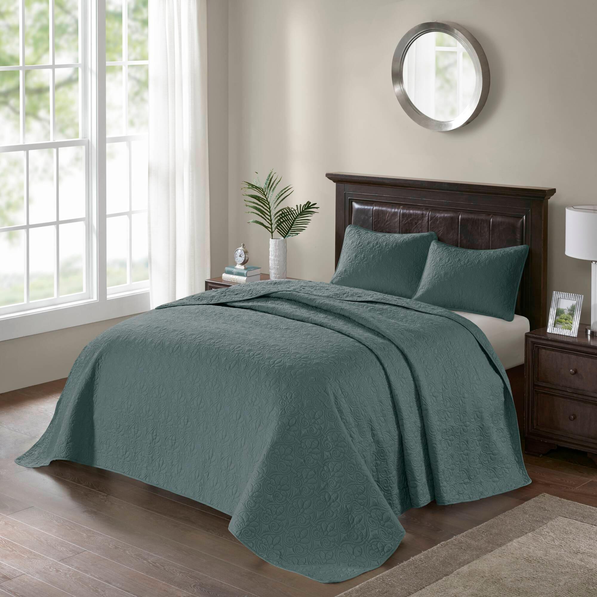 Madison Park Quebec Reversible Quilt Set