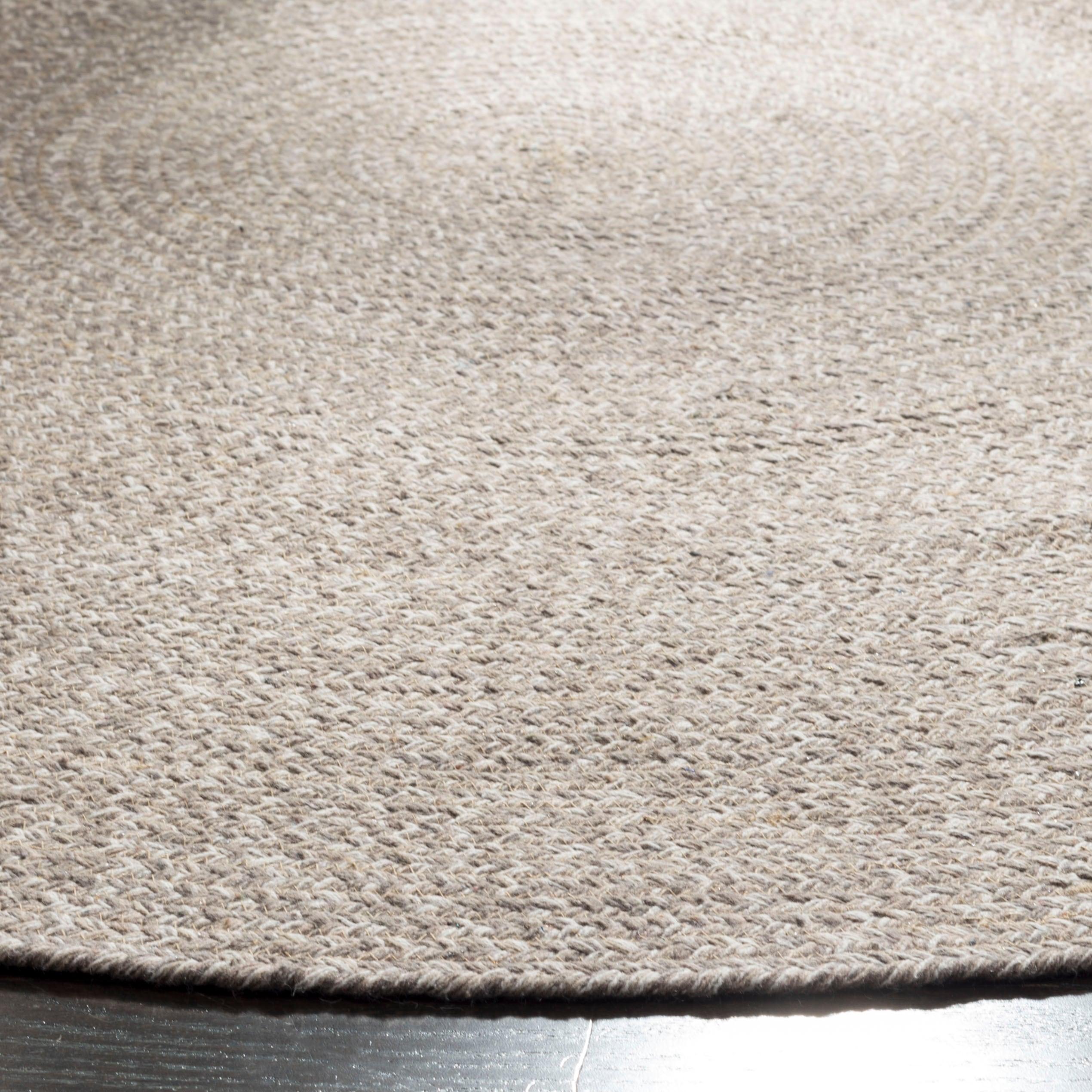 Braided BRD256 Hand Woven Indoor Area Rug - Ivory/Beige - 4' Round - Safavieh