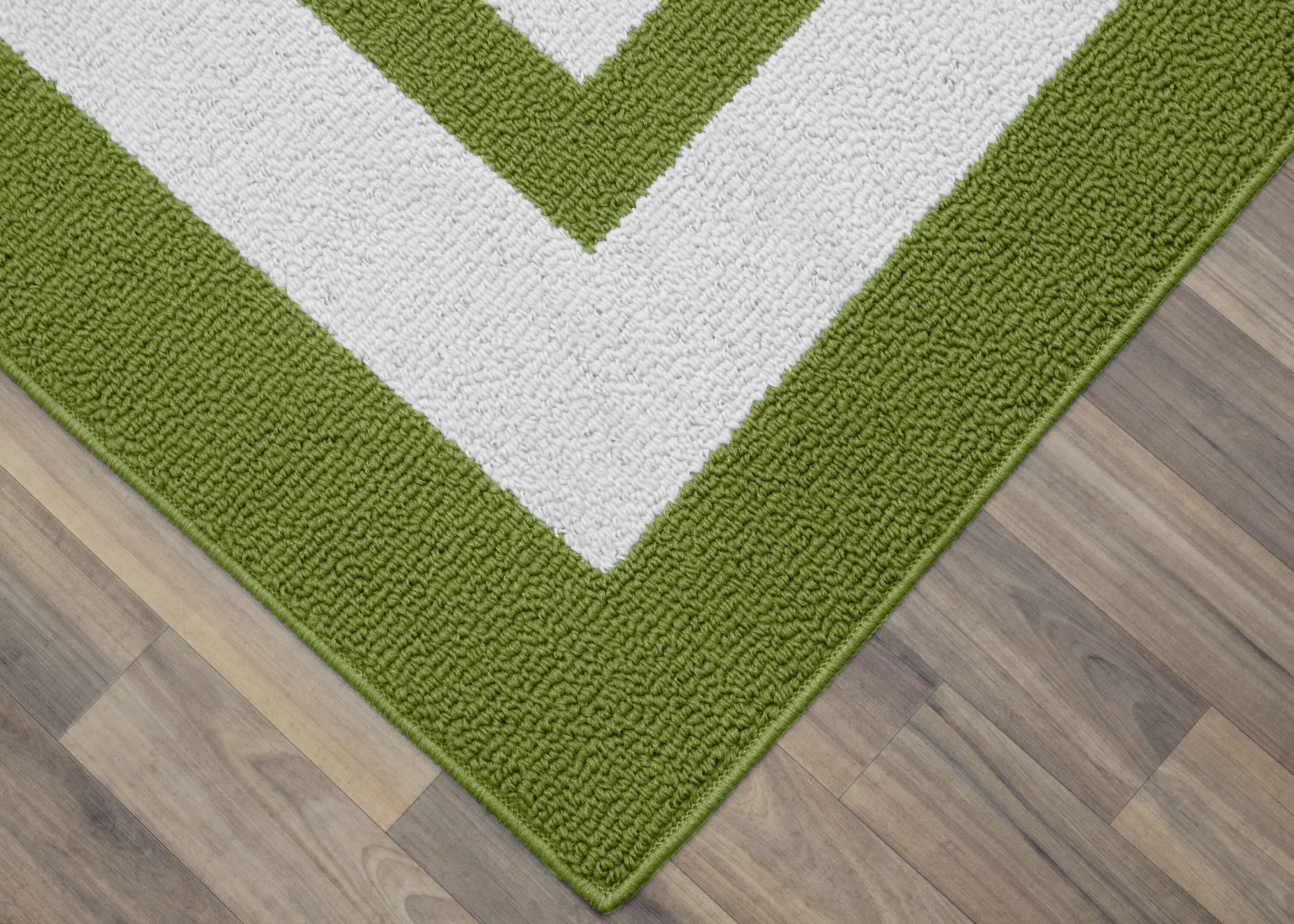 Garland Rug Borderline Polypropylene Grasshopper Green/White Indoor/Outdoor Area Rug, 5' x 7'