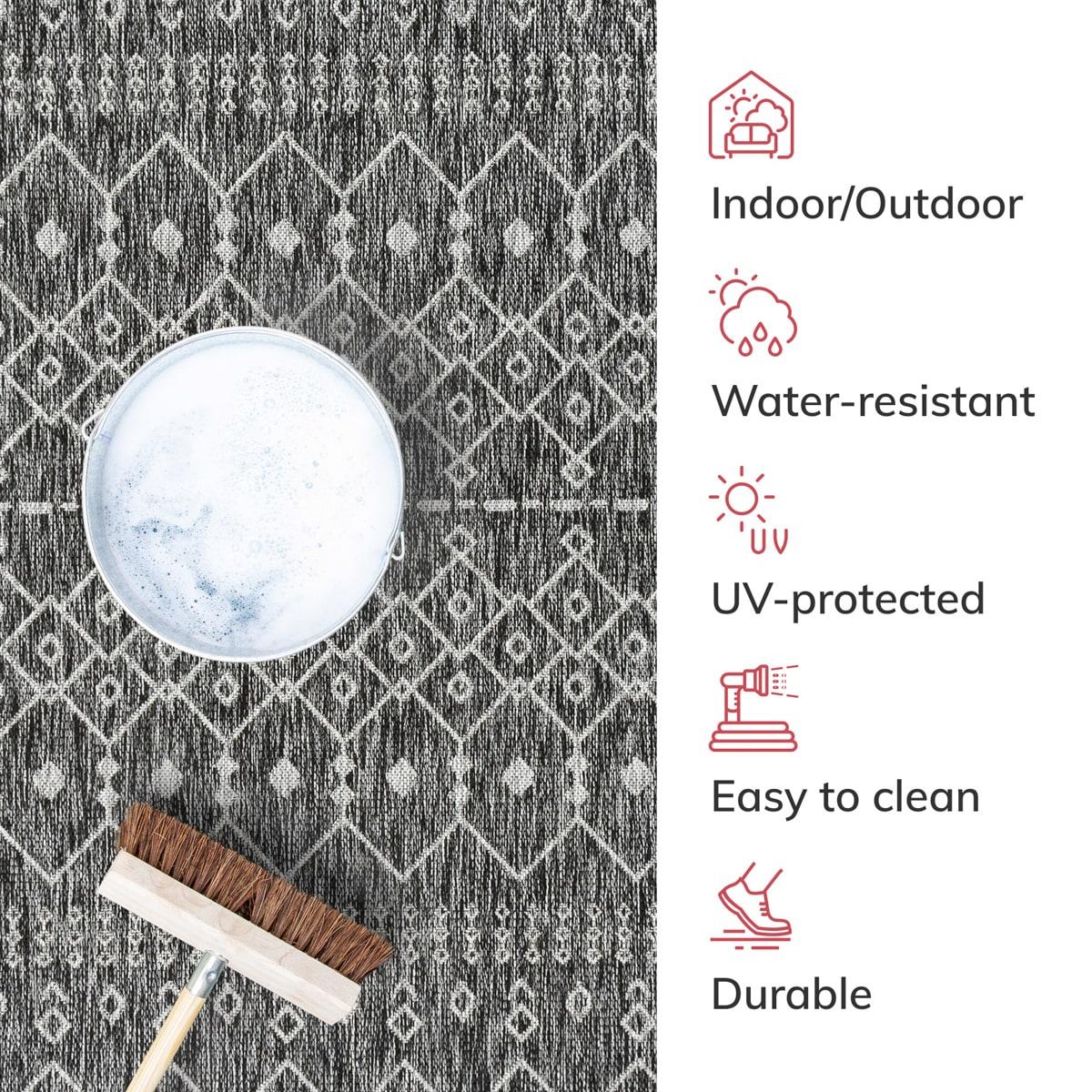 Nors Dark Grey Indoor/Outdoor Flat-Weave Pile Nordic Lattice Pattern Area Rug (6'7" x 9'3")