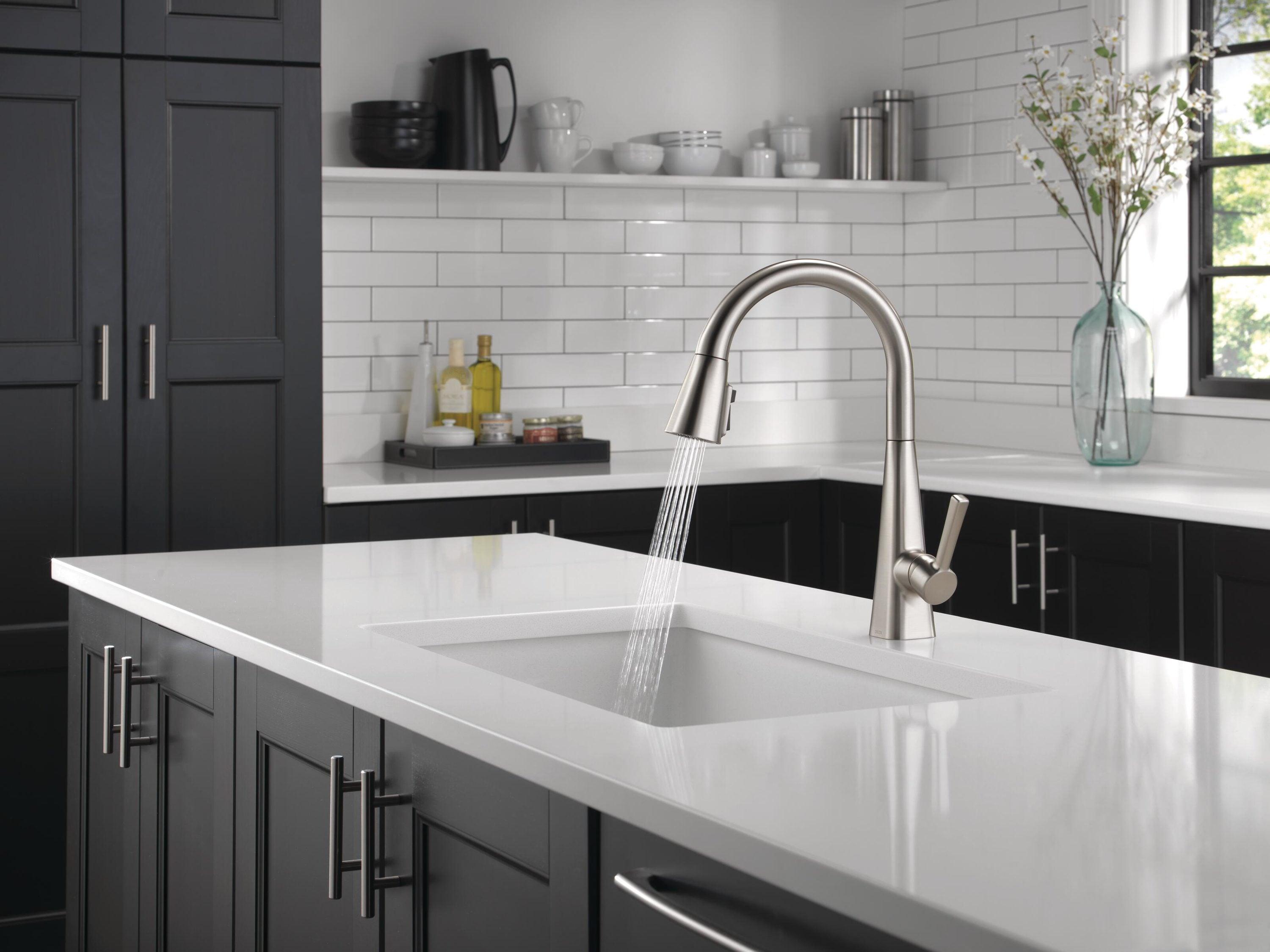Lenta Pull Down Sprayer Kitchen Sink Faucet, Single Handle Kitchen Faucet