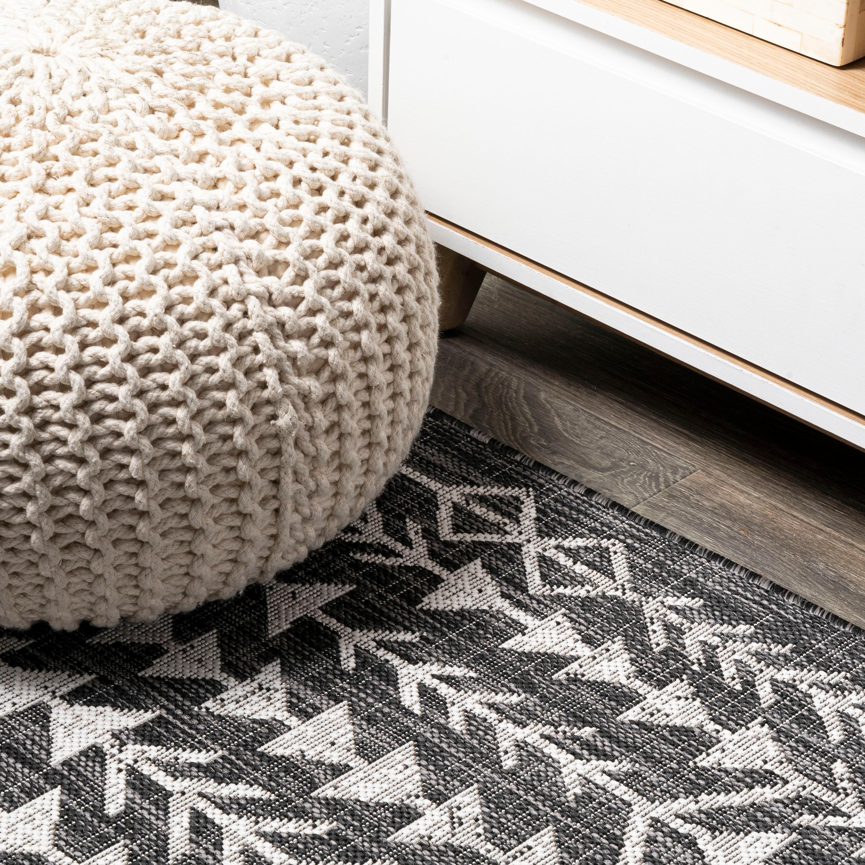 4'x6' Tokay Bohemian Geometric Indoor/Outdoor Area Rug, Black/Ivory - JONATHAN Y