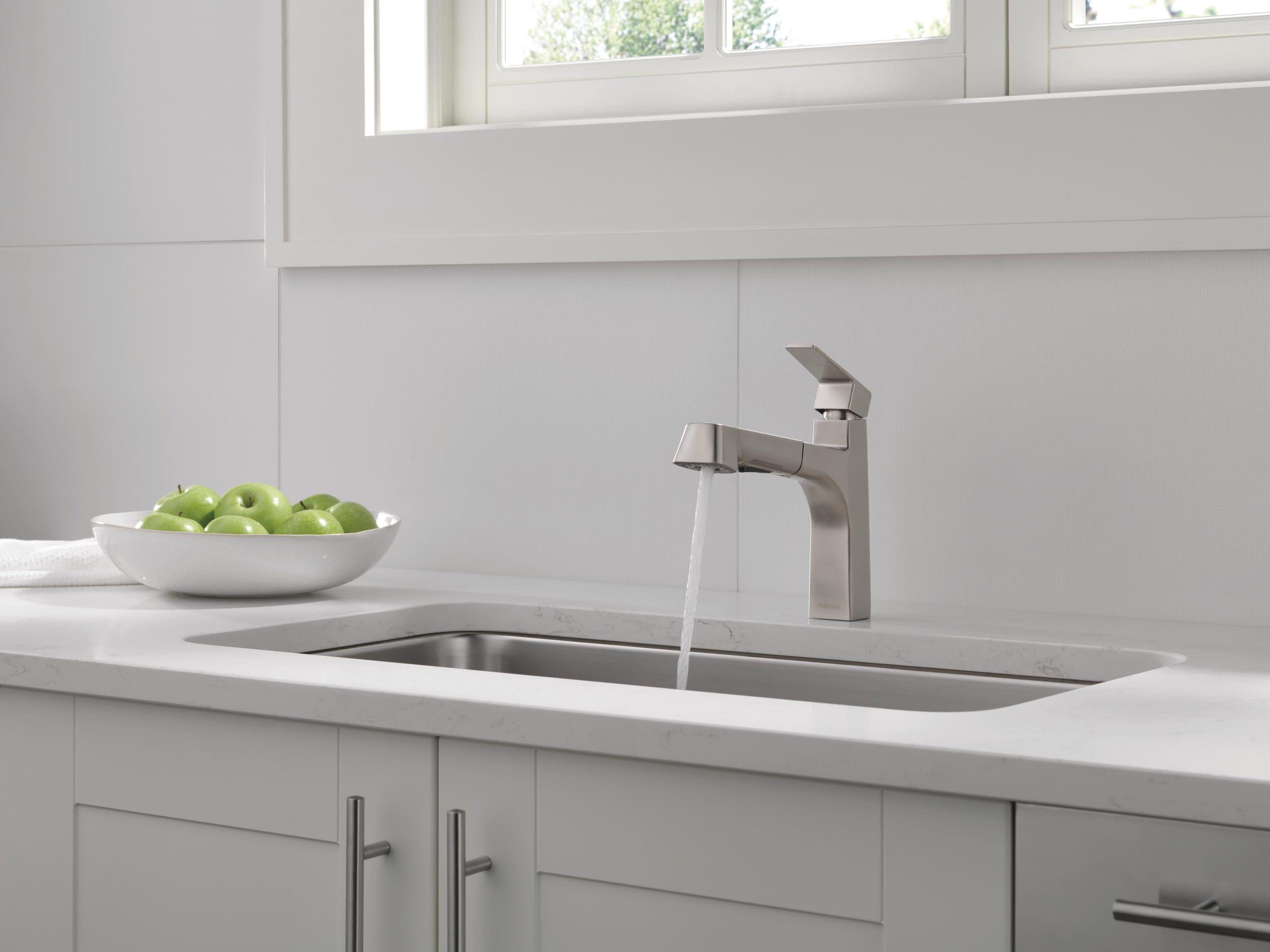 Peerless Faucets Xander Pull Out Kitchen Faucet