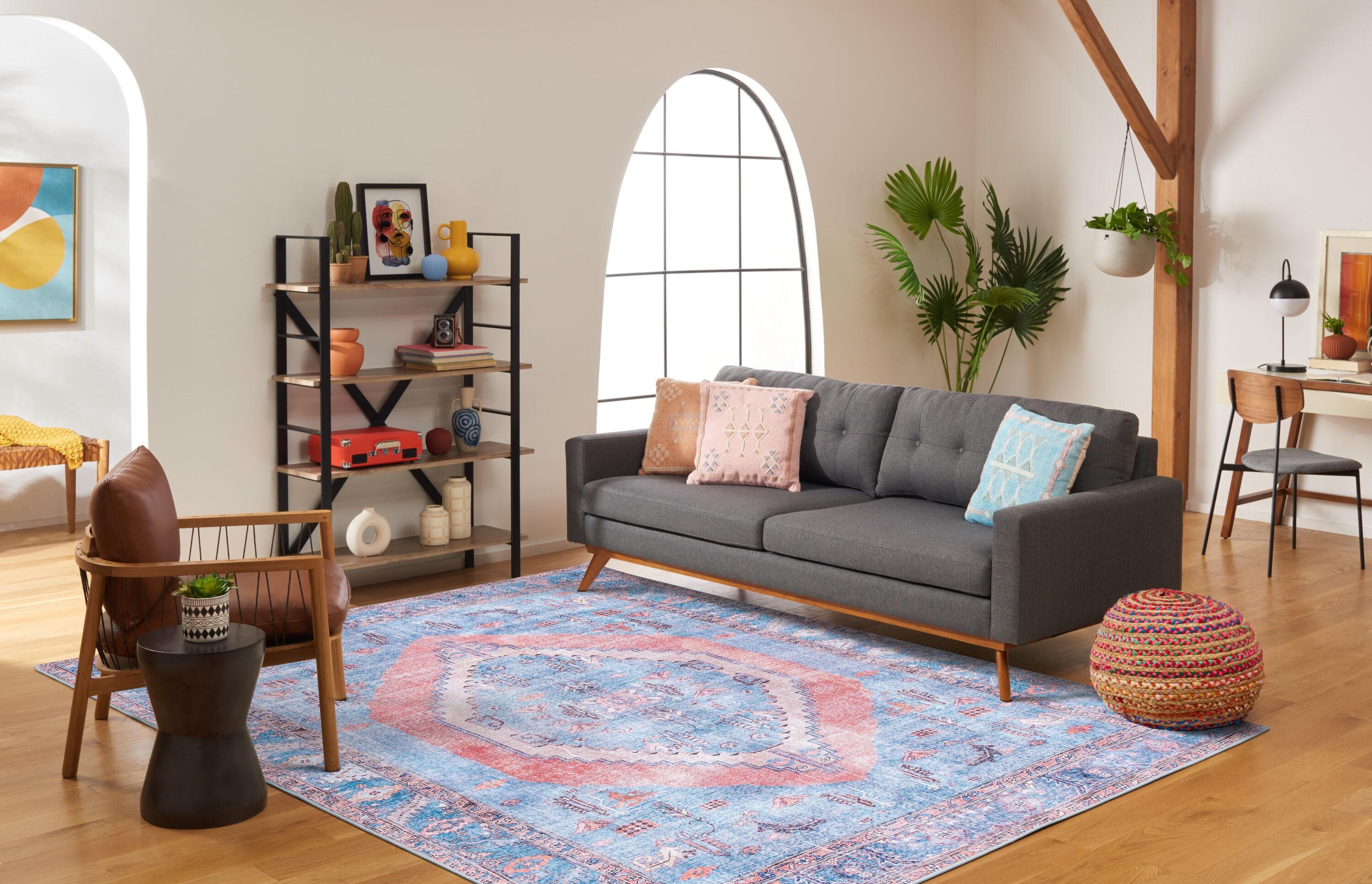 SAFAVIEH Serapi Teague Traditional Machine Washable Area Rug, Light Blue/Beige, 8' x 10'