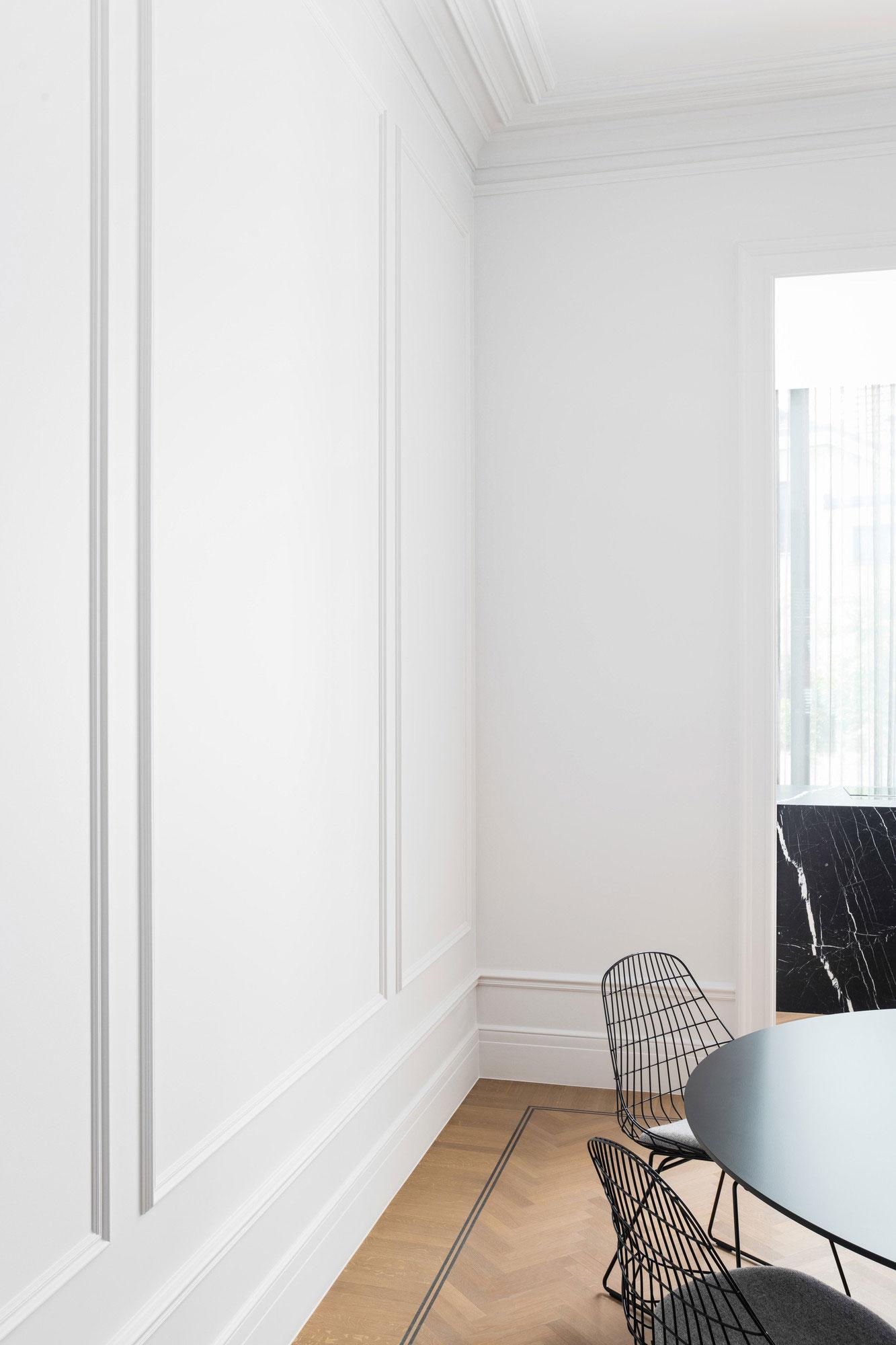 Orac Decor 7.875'' H x 78'' W x 0.63'' D Plastic Chair Rail (Set of 5)