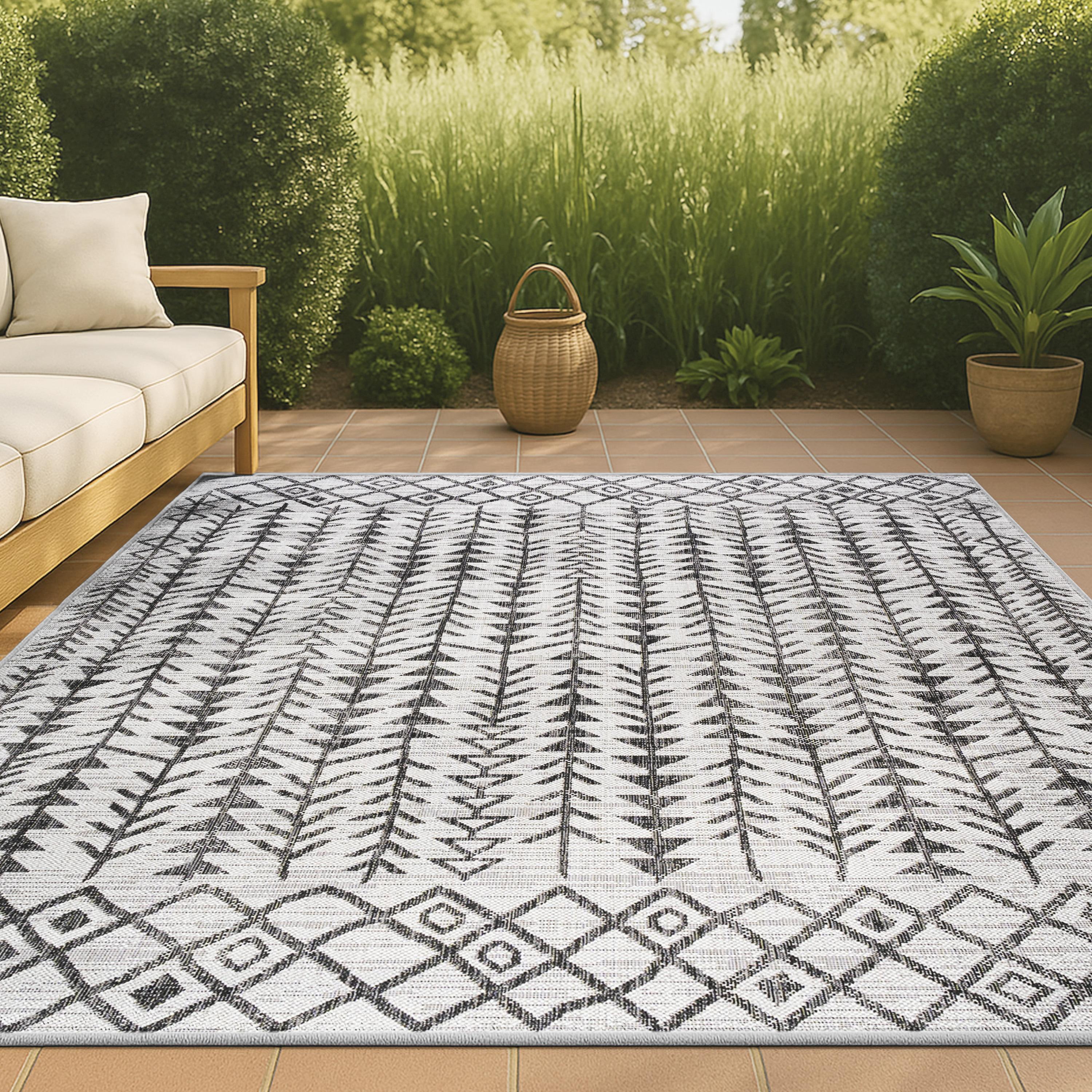 4'x6' Tokay Bohemian Geometric Indoor/Outdoor Area Rug, Ivory/Black - JONATHAN Y