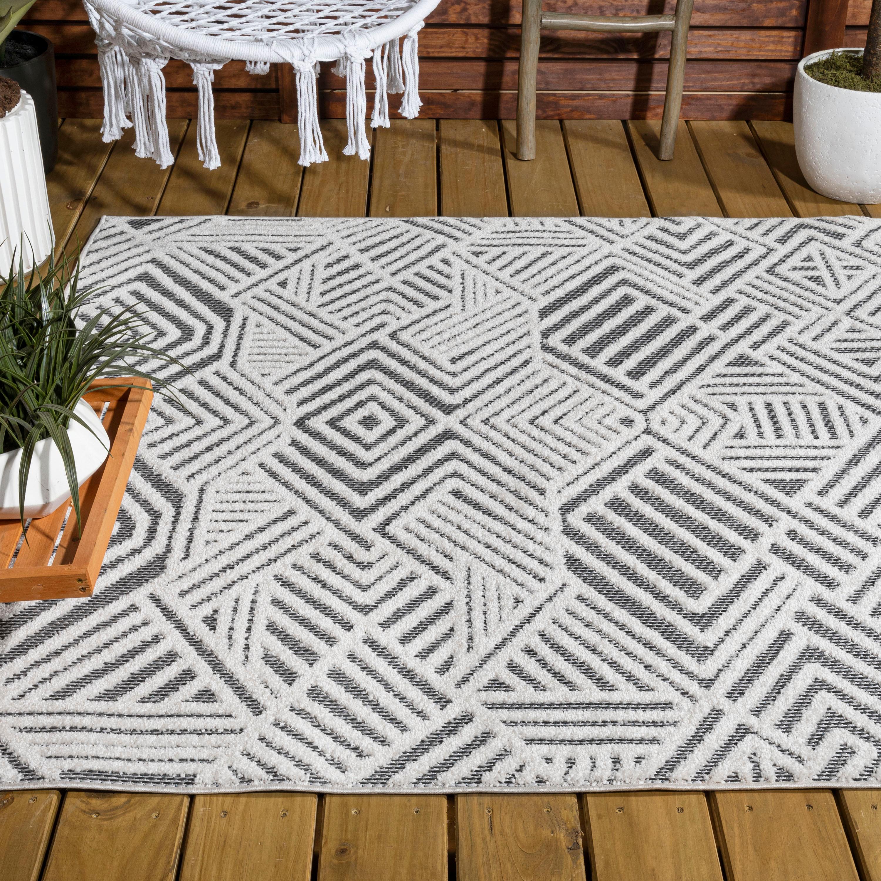 4'x6' Jordan High-Low Pile Art Deco Geometric Indoor/Outdoor Area Rug, White/Black - JONATHAN Y