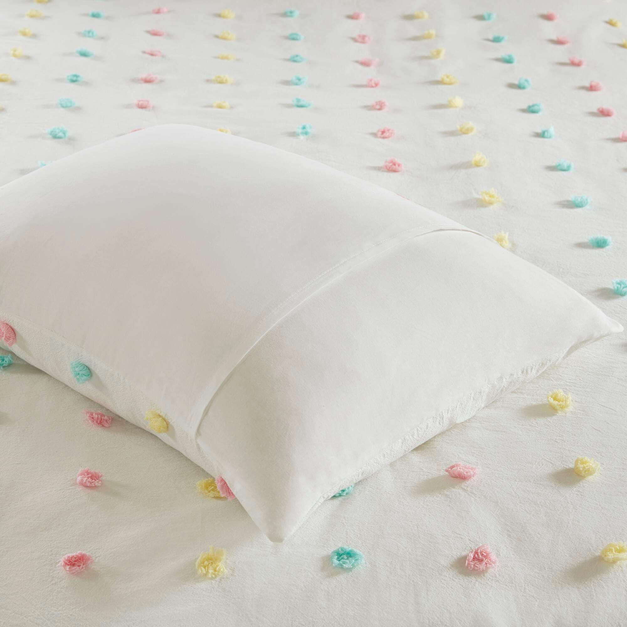 Intelligent Design Kids Callie Pom Pom Cotton Jacquard Quilt Set with Throw Pillows