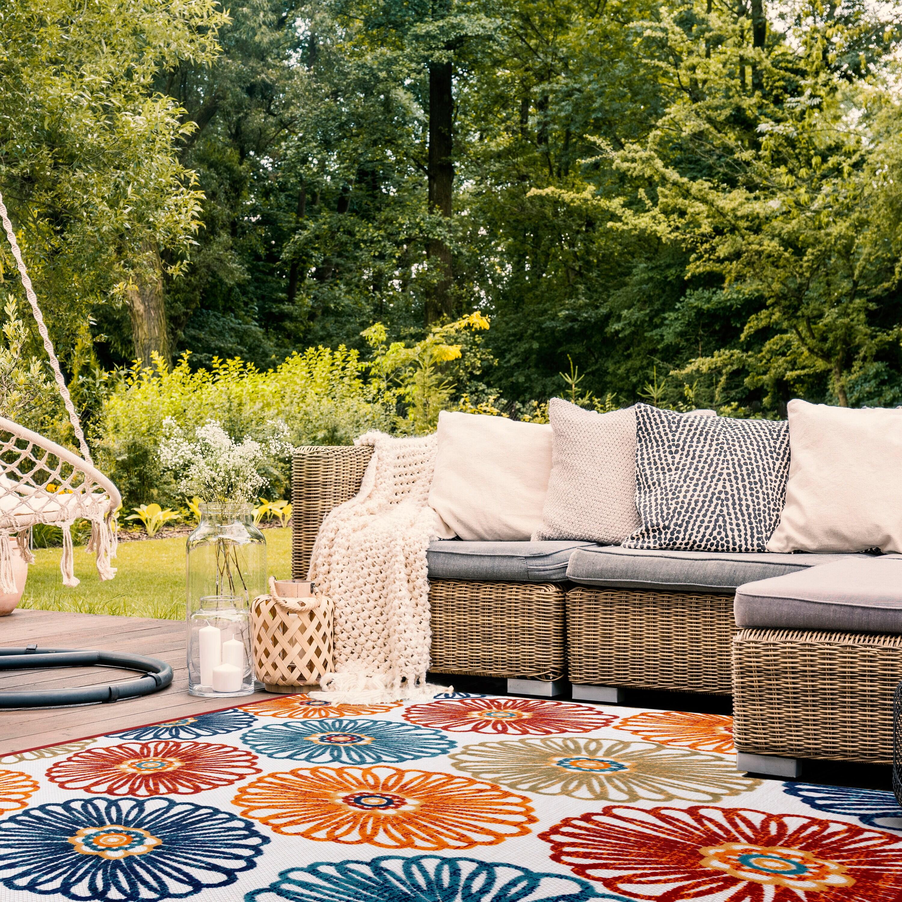Cabana CBN801 Power Loomed Indoor/Outdoor Area Rug - Creme/Red - 8'x10' - Safavieh.
