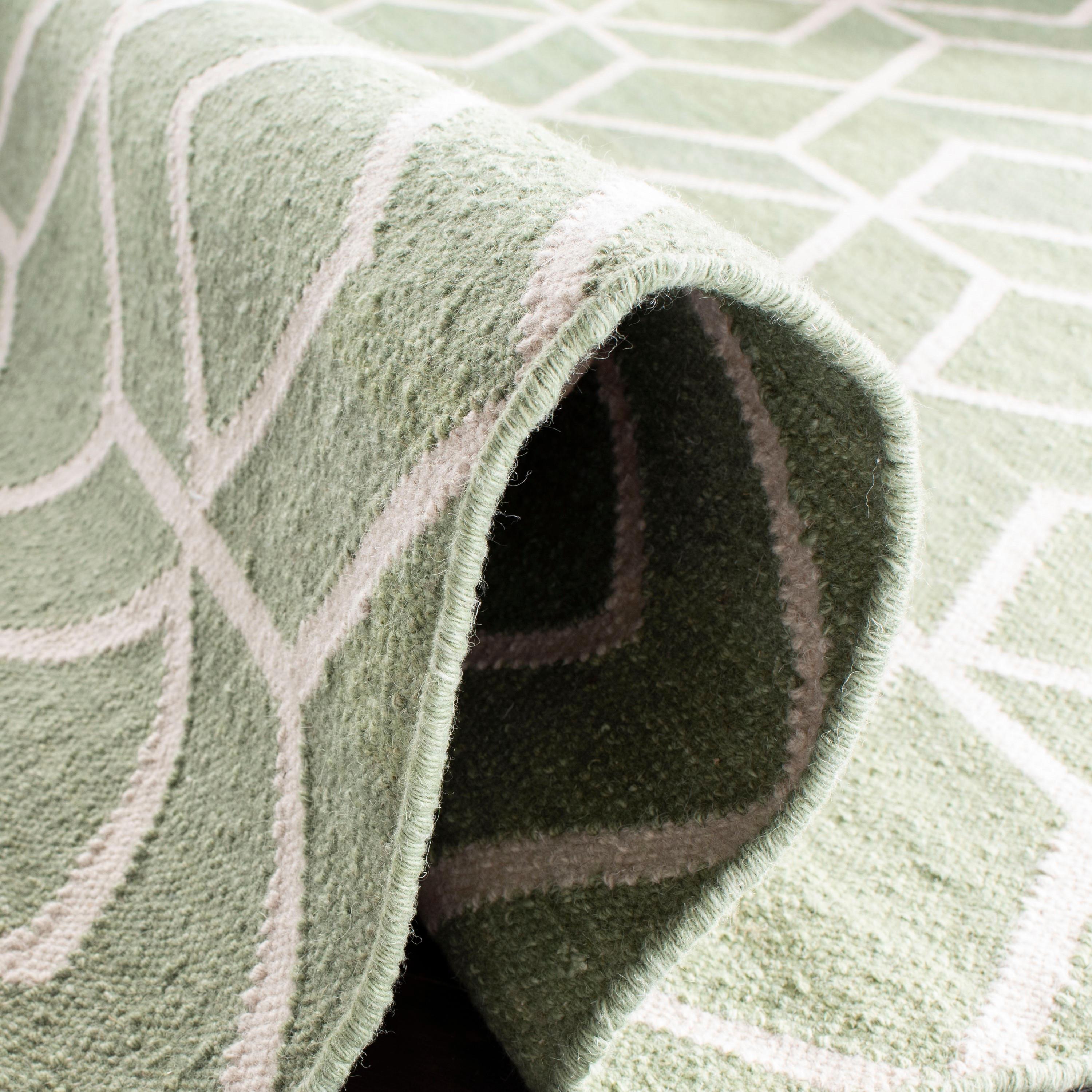 SAFAVIEH Dhurrie Addison Geometric Moroccan Wool Runner Rug, Sage/Ivory, 2'6" x 8'