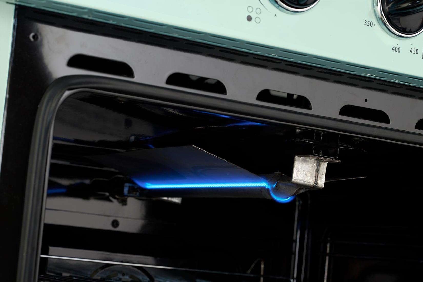 Unique Appliances Classic Retro 30" 4 burner 3.9 cu. ft. Freestanding Gas Range with Convection Oven UGP-30CR LG