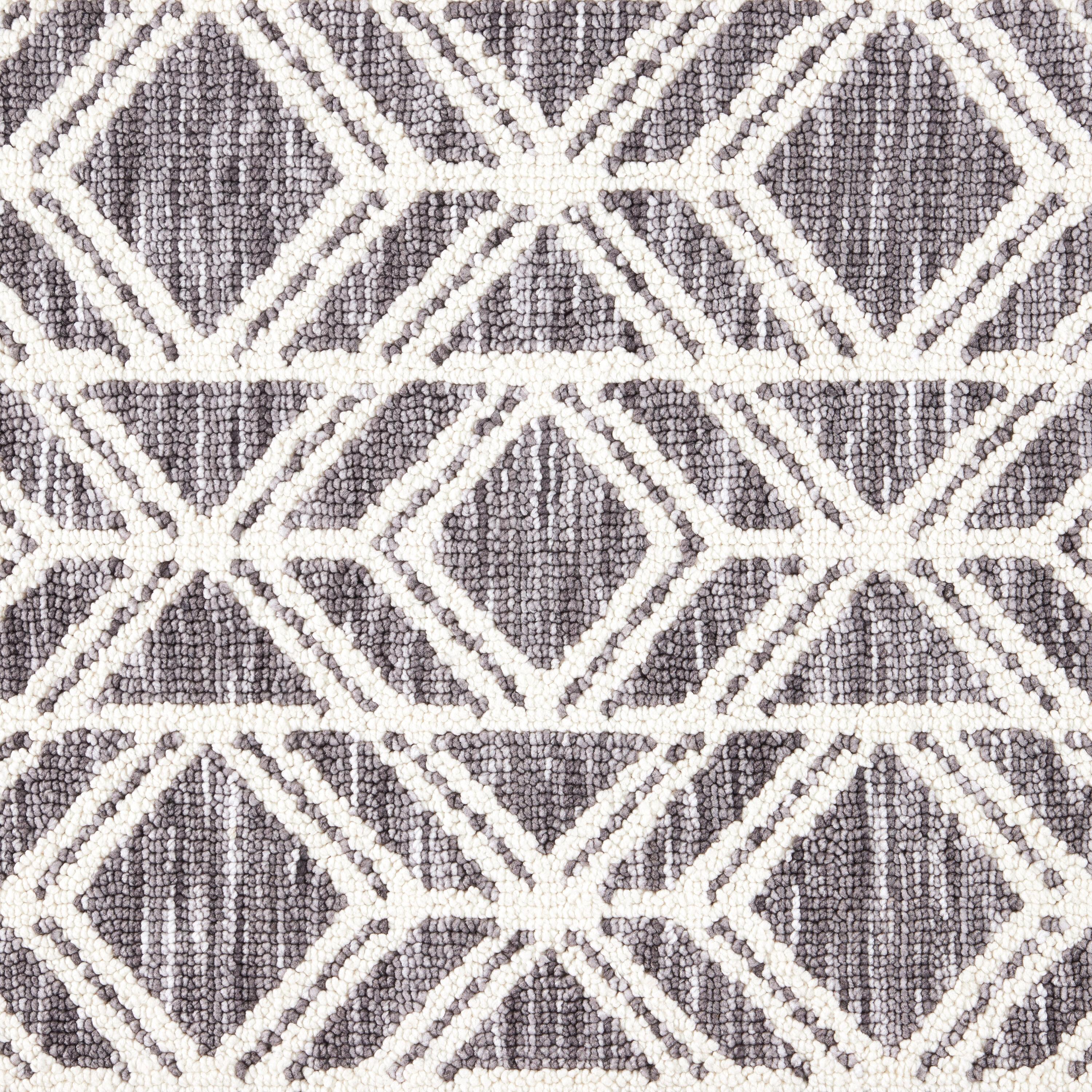 Town & Country Living TOWN & COUNTRY EVERYDAY Walker Modern Diamond Everwash Non-Slip Backing Kitchen Mat