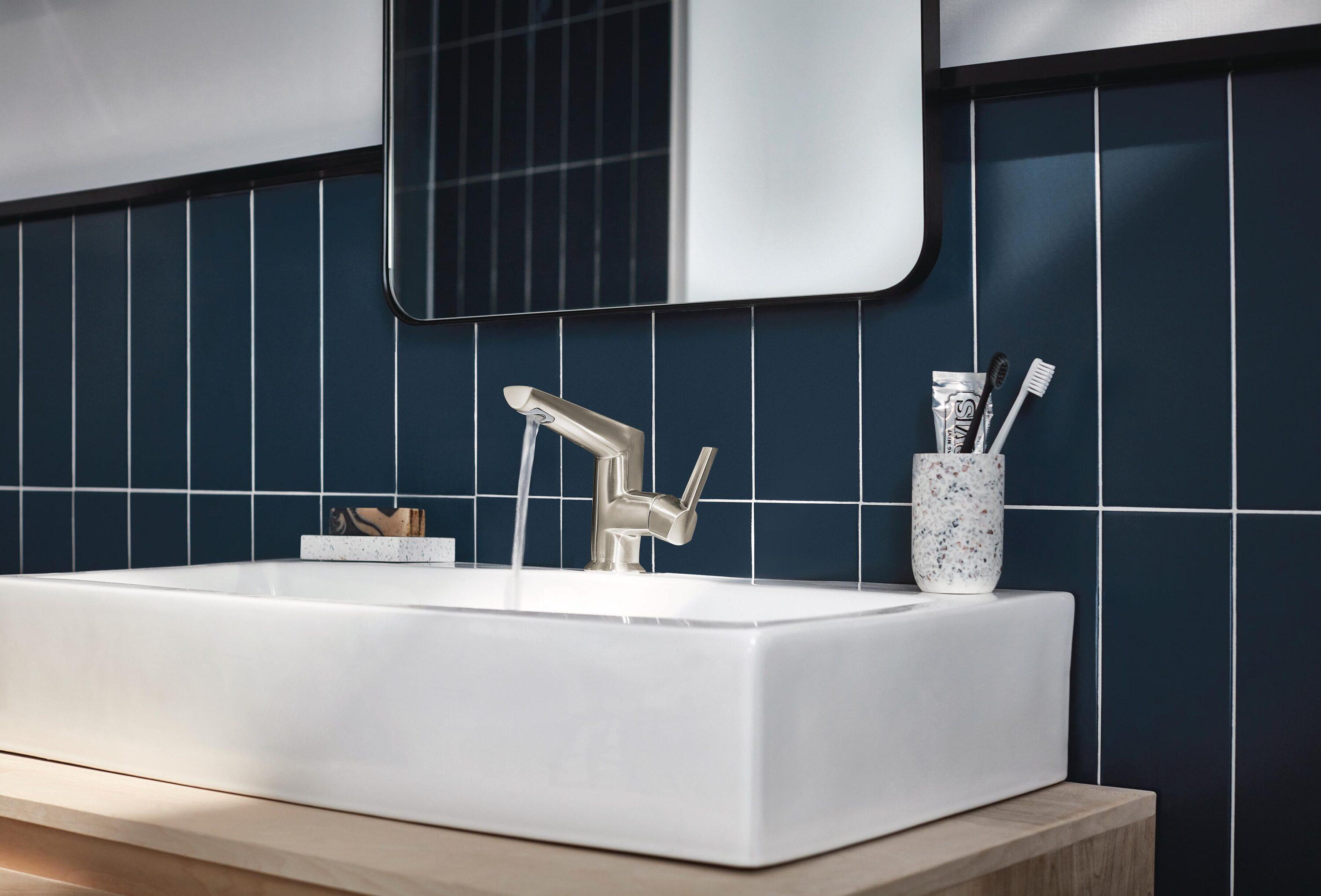 Galeon Single Hole Bathroom Faucet with Drain Assembly
