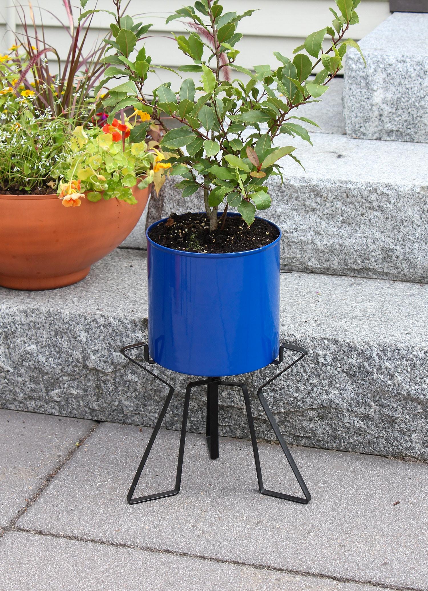 Florence Metal Pot Planter