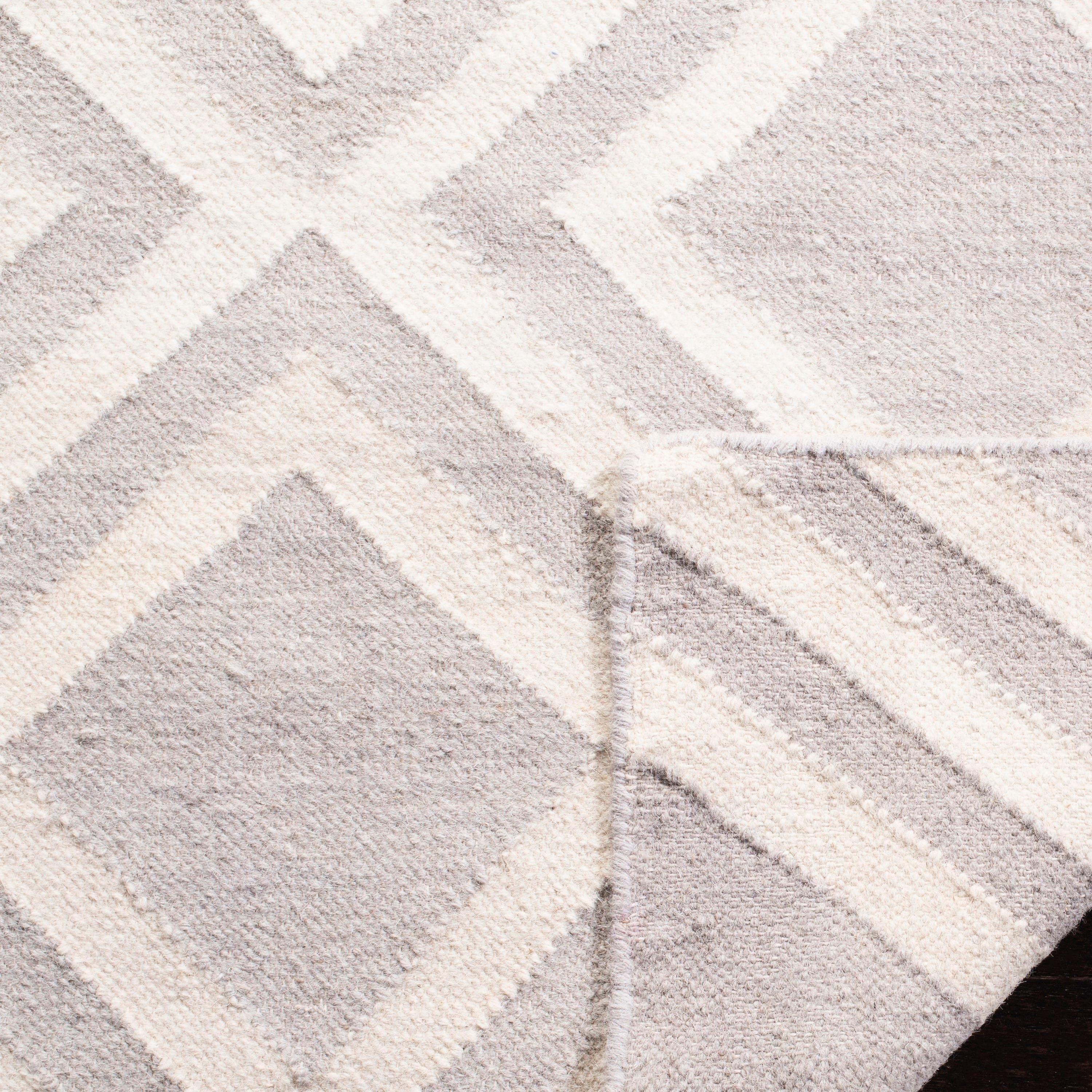 SAFAVIEH Dhurrie Winifred Geometric Diamonds Wool Runner Rug, Grey/Ivory, 2'6" x 8'