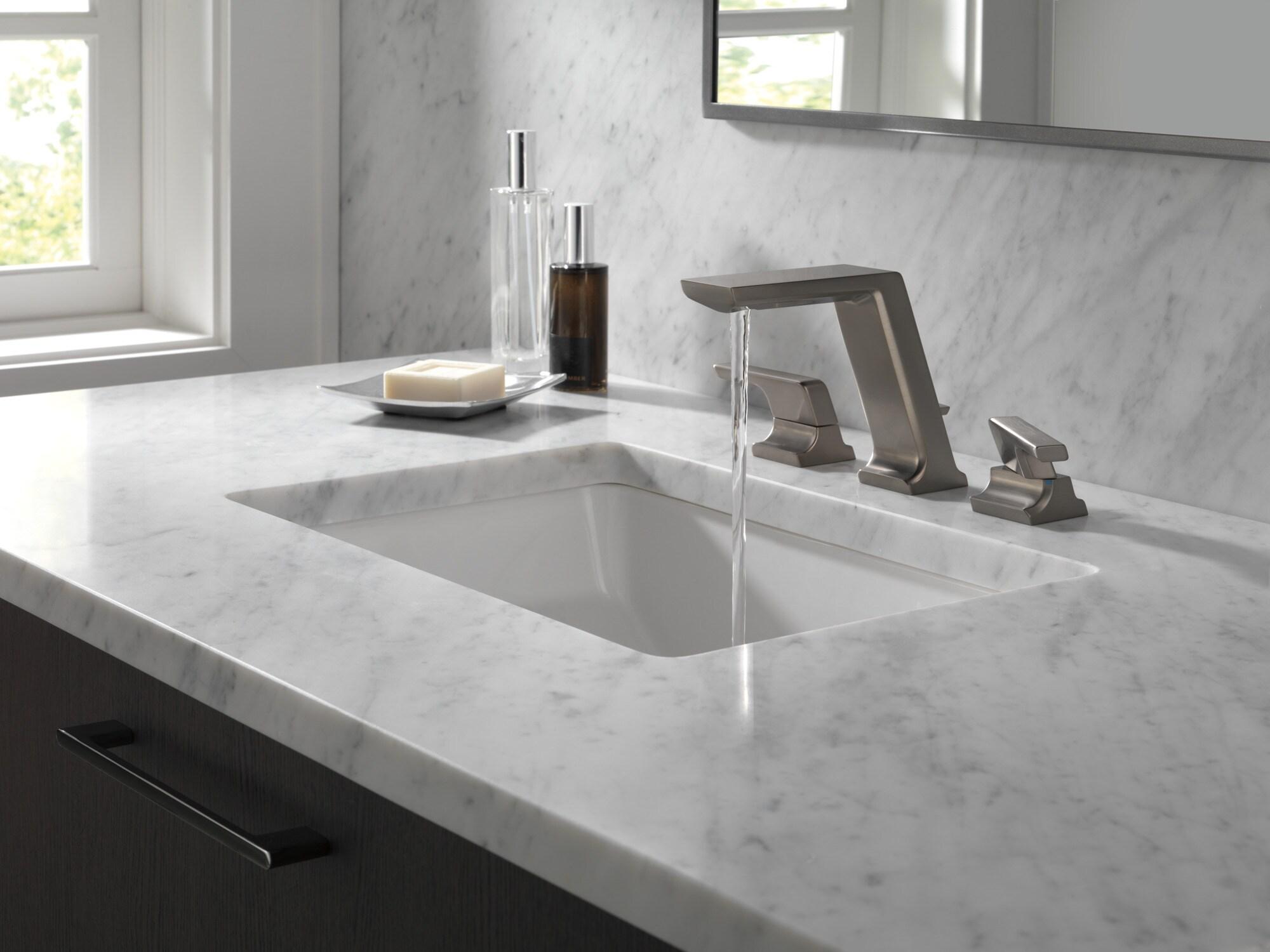 Pivotal Widespread Bathroom Faucet with Drain Assembly