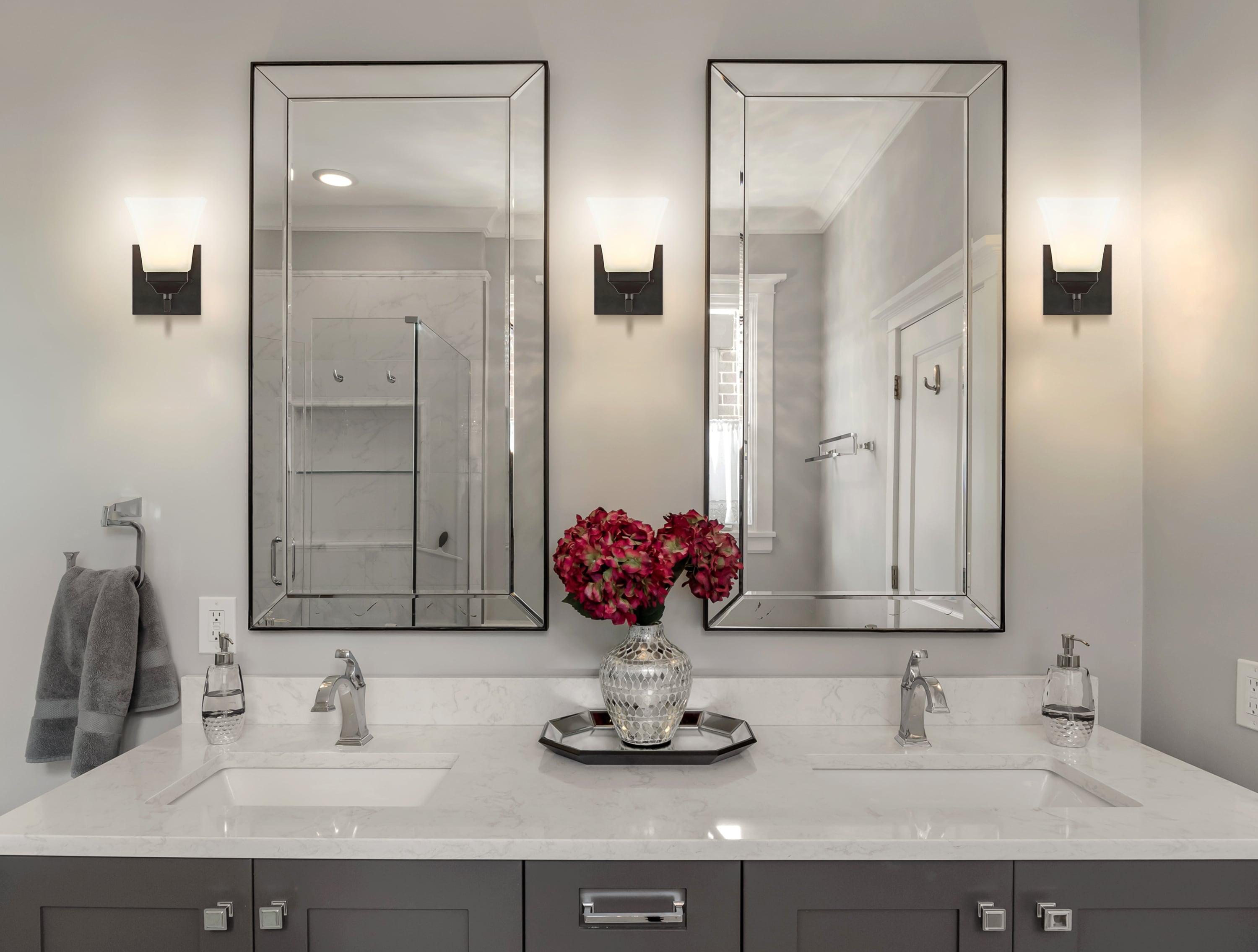 JONATHAN Y Staunton 5" 1-Light Iron/Glass Modern Cottage LED Vanity Light, Oil Rubbed Bronze