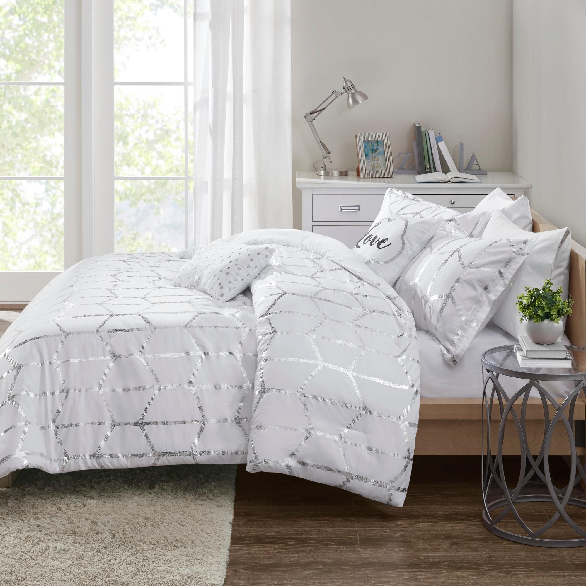 Intelligent Design Raina Metallic Printed Comforter Set