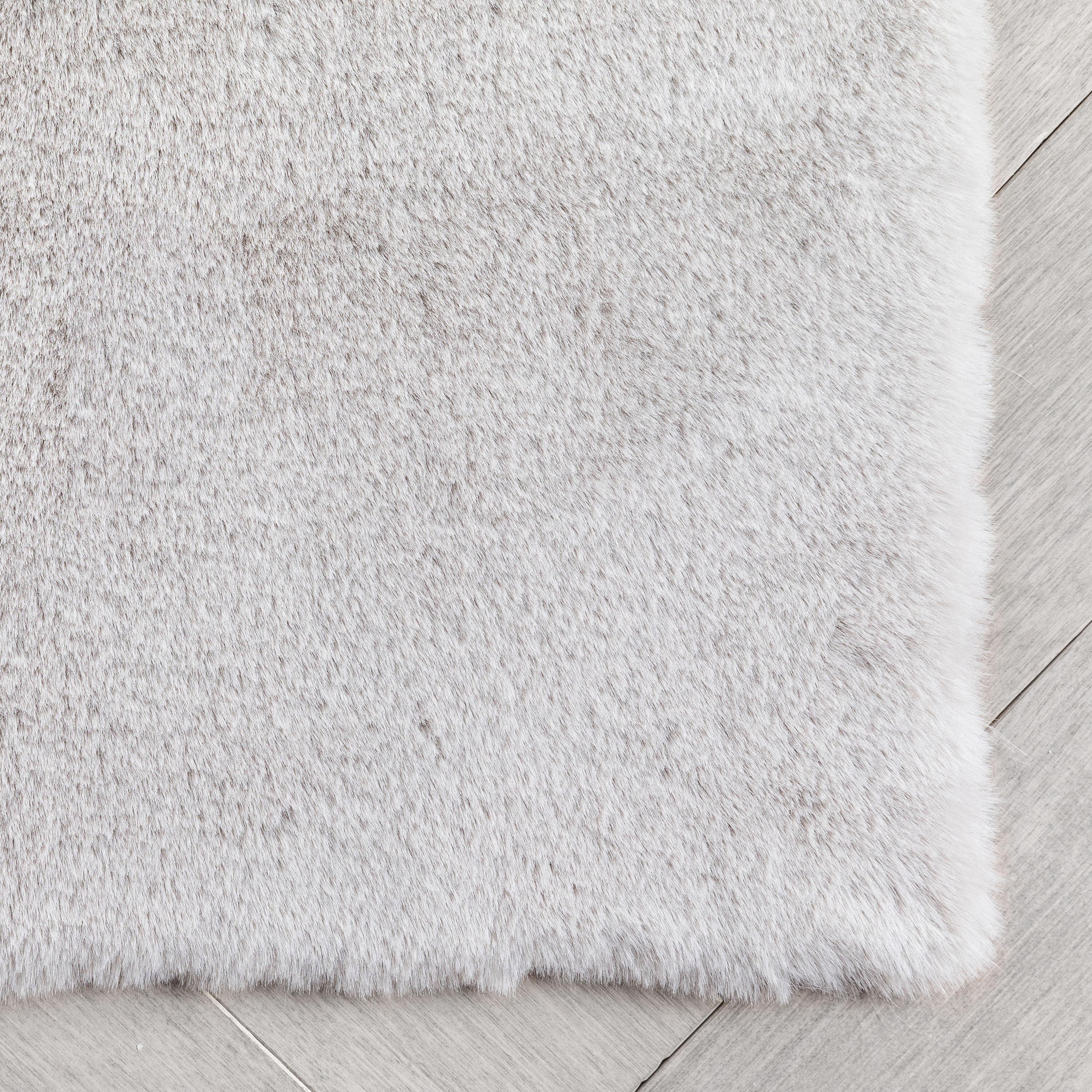 Well Woven | Faux Rabbit Fur Shag White | Super Soft | Area Rug 5x7 (5'2" x 7'3")