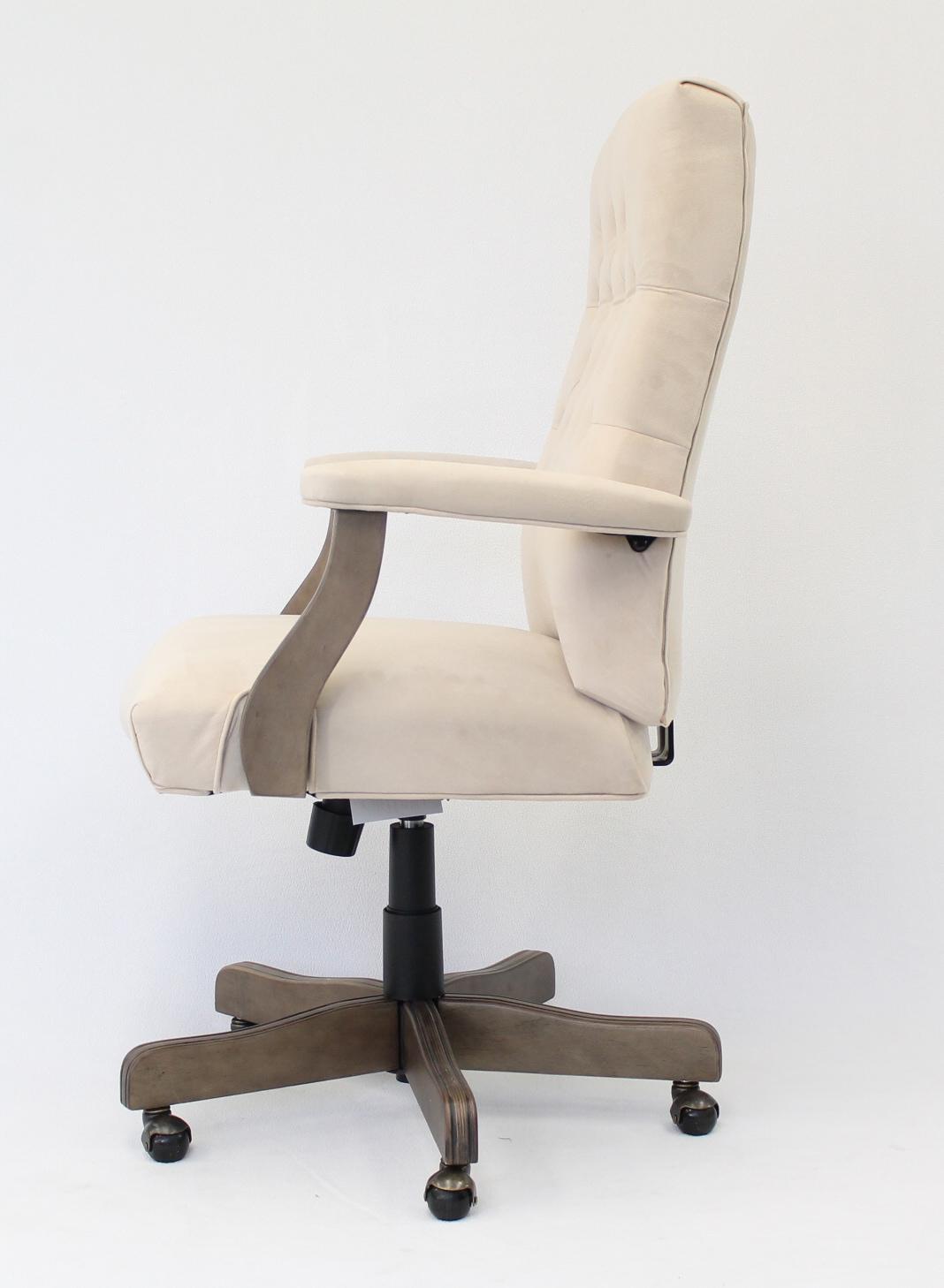 Traditional Executive Chair Beige: Swivel, Adjustable, Tufted - Boss Office Products