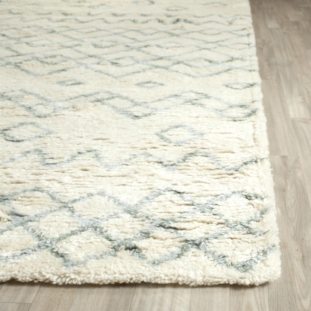 SAFAVIEH Casablanca Ognena Geometric Shag Area Rug, Ivory/Blue, 4' x 6'