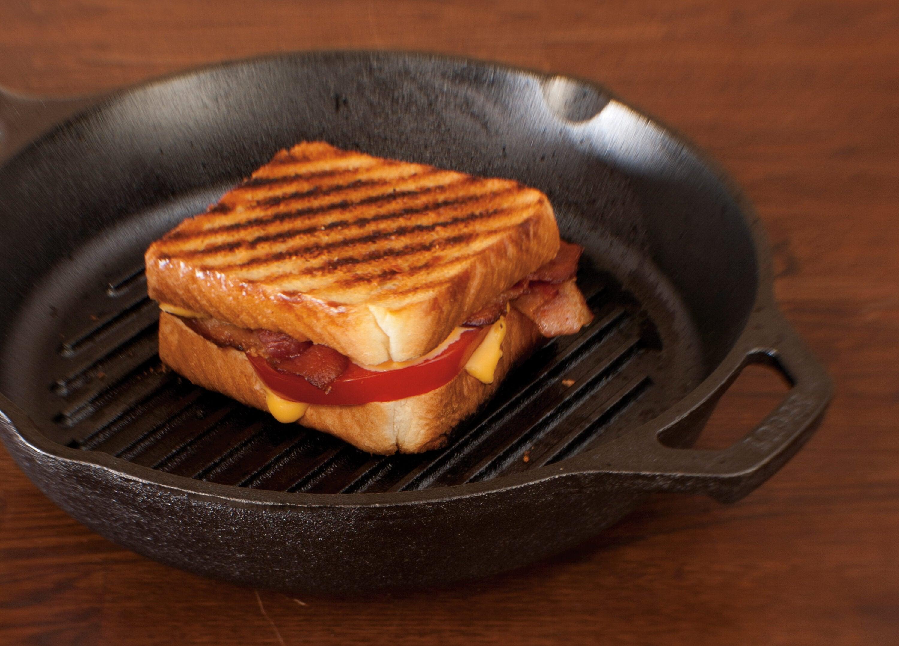 Lodge 10.25 in Nonstick Cast Iron Grill Pan